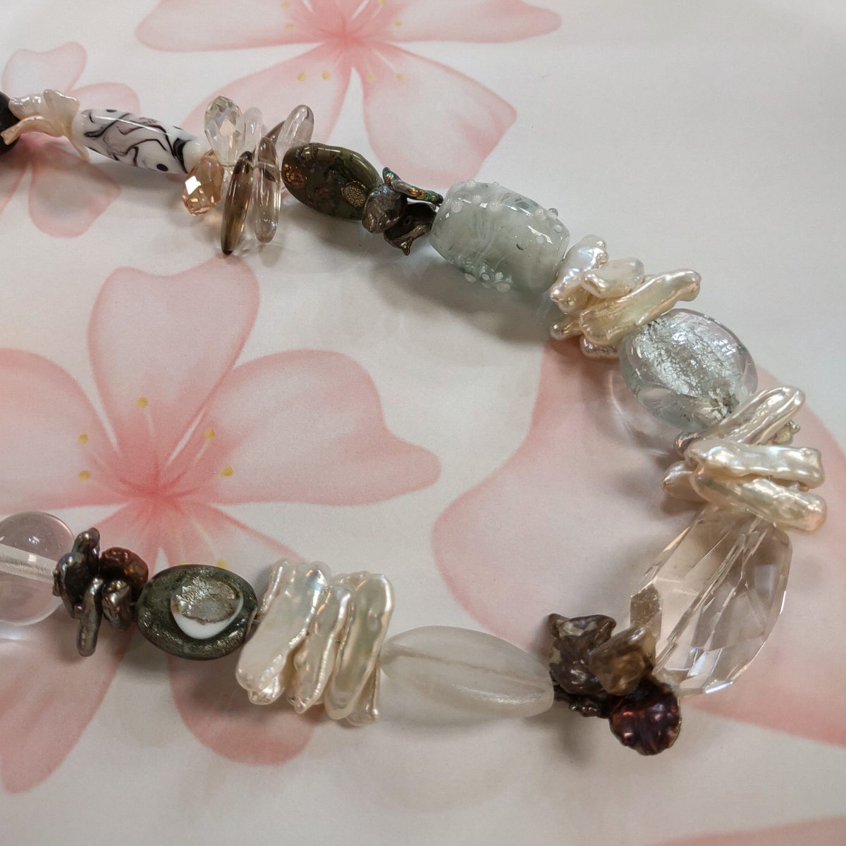 Beverly Creamer SINGLE STRAND NECKLACE-WHITES AND SILVER