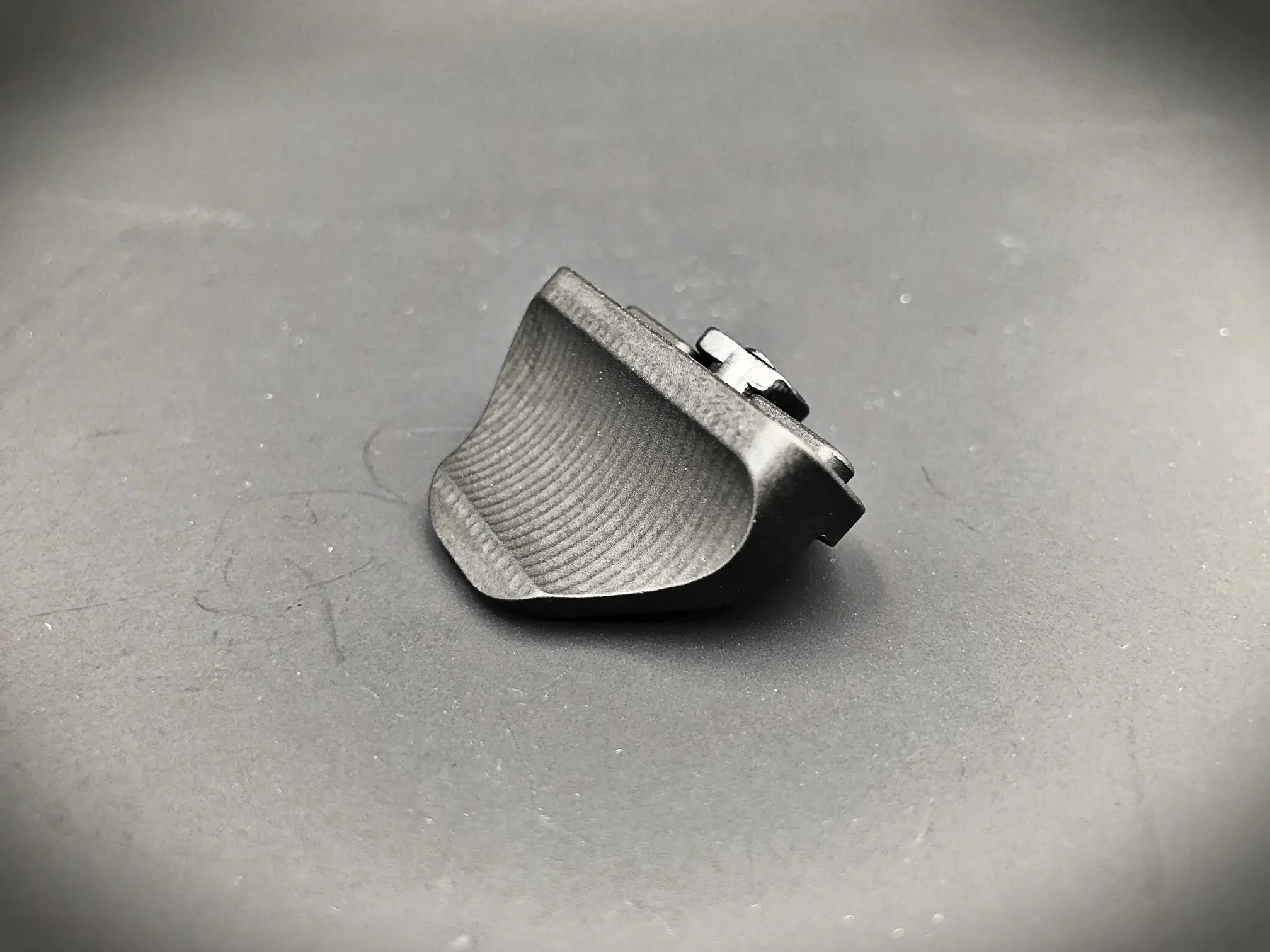 GRAY OPS CNC M-LOK PRECISION THUMBREST