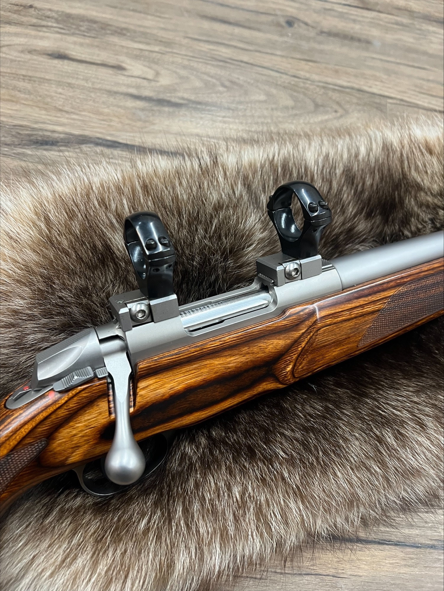 SAKO SAKO 85 VARMINT RIFLE, .223 REM, LAMINATE STOCK, STAINLESS STEEL, W/ RINGS, PRE-OWNED