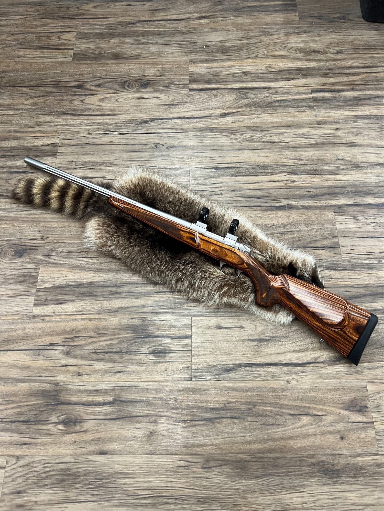 SAKO SAKO 85 VARMINT RIFLE, .223 REM, LAMINATE STOCK, STAINLESS STEEL, W/ RINGS, PRE-OWNED
