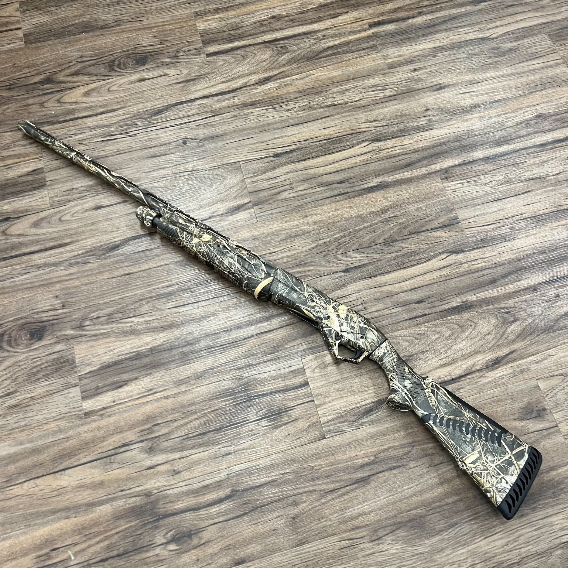 BENELLI BENELLI SUPER NOVA SHOTGUN, 12GA, 28” BARREL, MAX-7 CAMO, 3.5" CHAMBER, PRE-OWNED