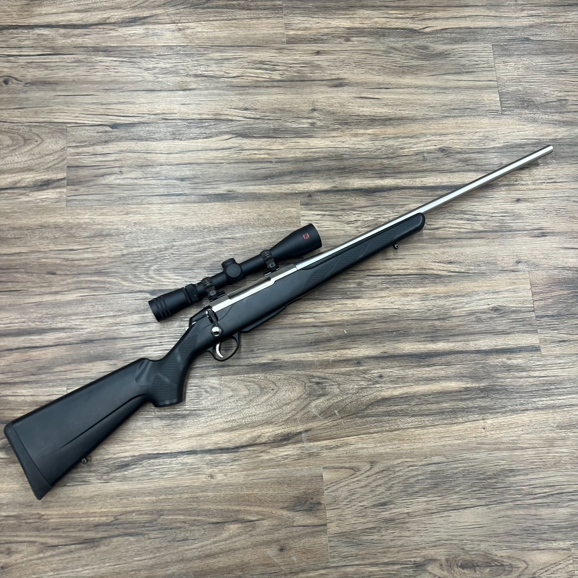 TIKKA TIKKA T3 RIFLE, .222 REM, STAINLESS, W/ REDFIELD SCOPE, PRE-OWNED