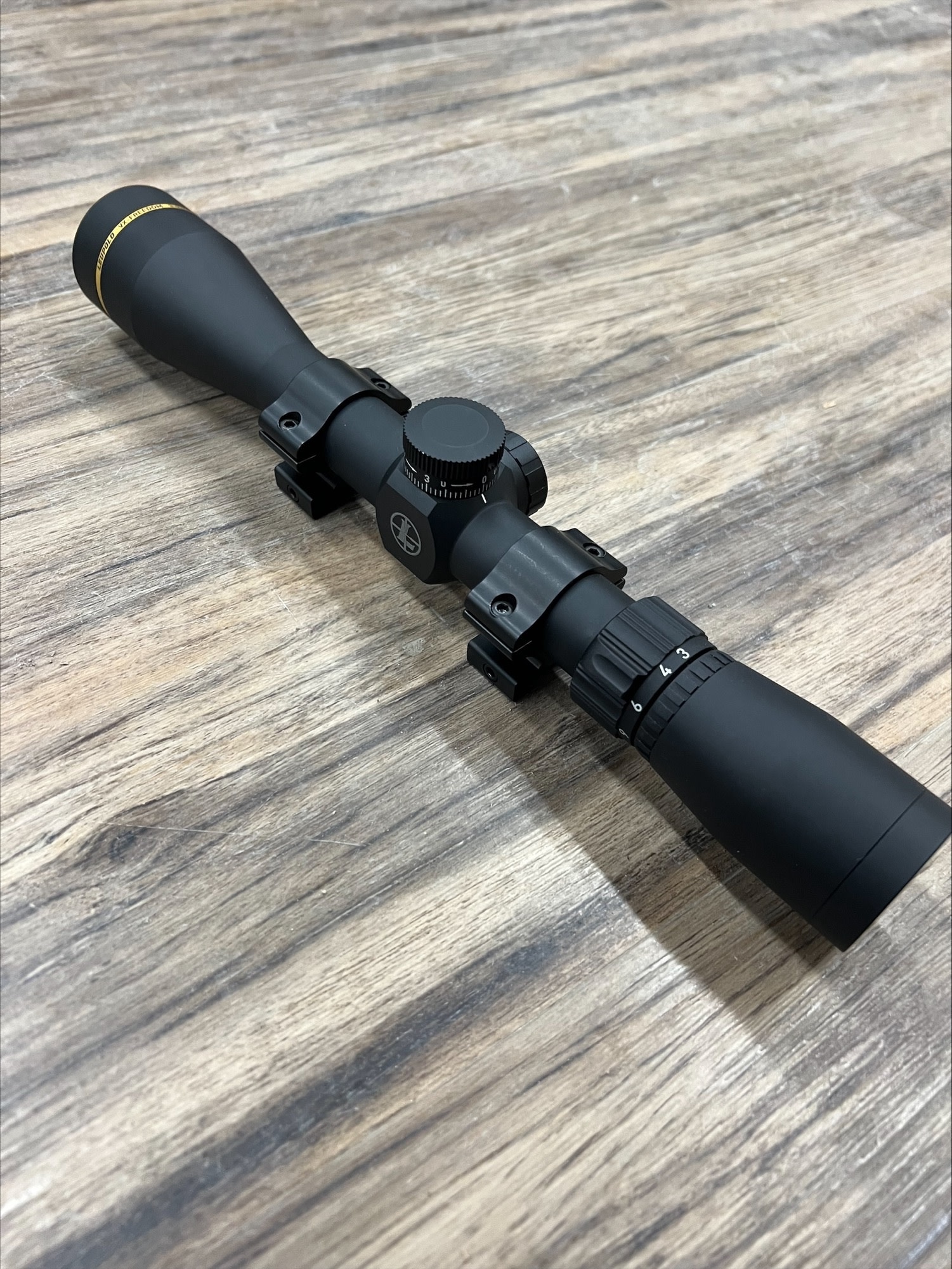 LEUPOLD LEUPOLD VX-FREEDOM RIFLESCOPE, 3-9X40, DUPLEX RETICLE, PRE-OWNED W/ RINGS