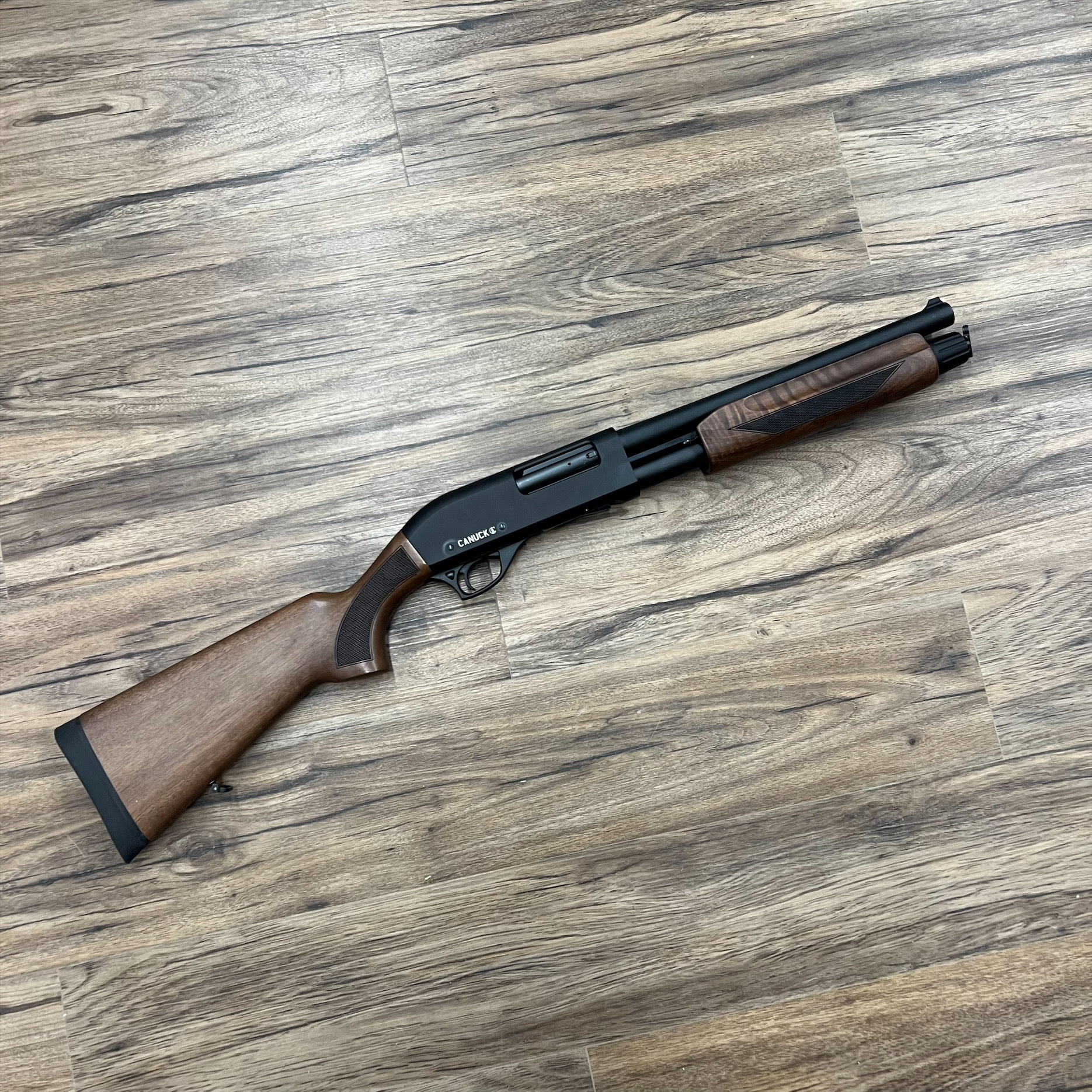 CANUCK CANUCK REGULATOR DEFENDER SHOTGUN, 12GA, 3", 14" BARREL, WALNUT STOCK, PRE-OWNED