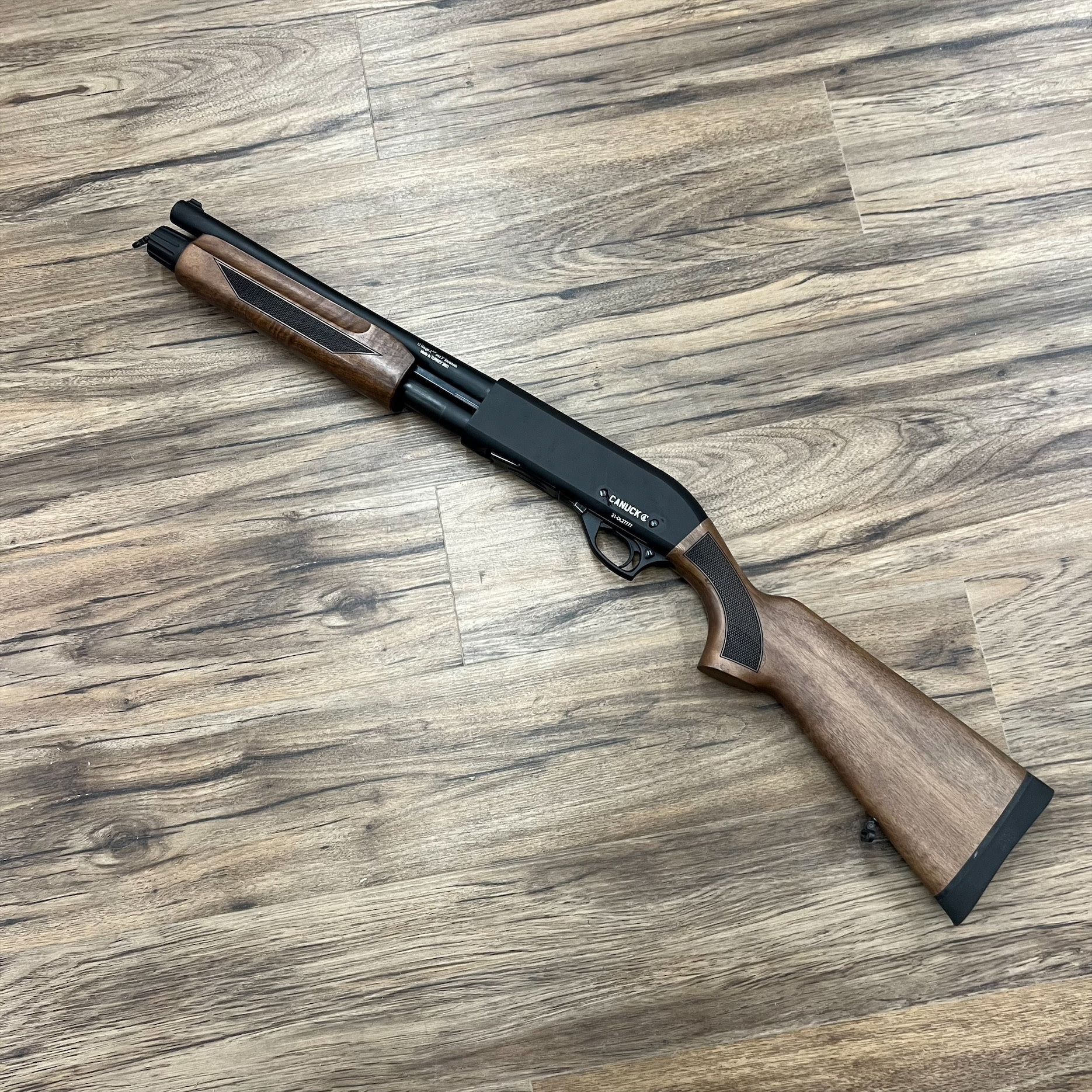 CANUCK CANUCK REGULATOR DEFENDER SHOTGUN, 12GA, 3", 14" BARREL, WALNUT STOCK, PRE-OWNED