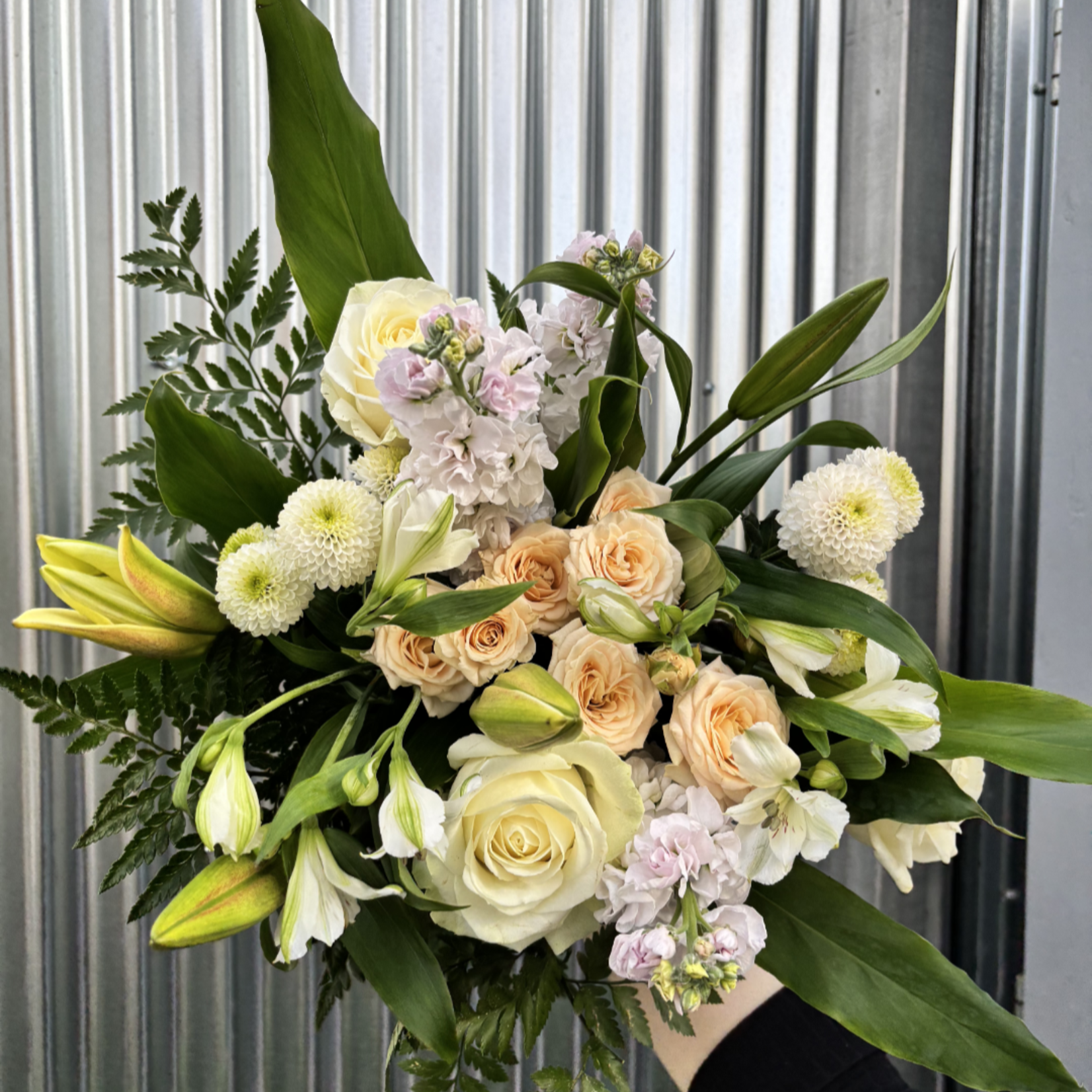 Deluxe Seasonal Selection - Cut Flowers Bouquet