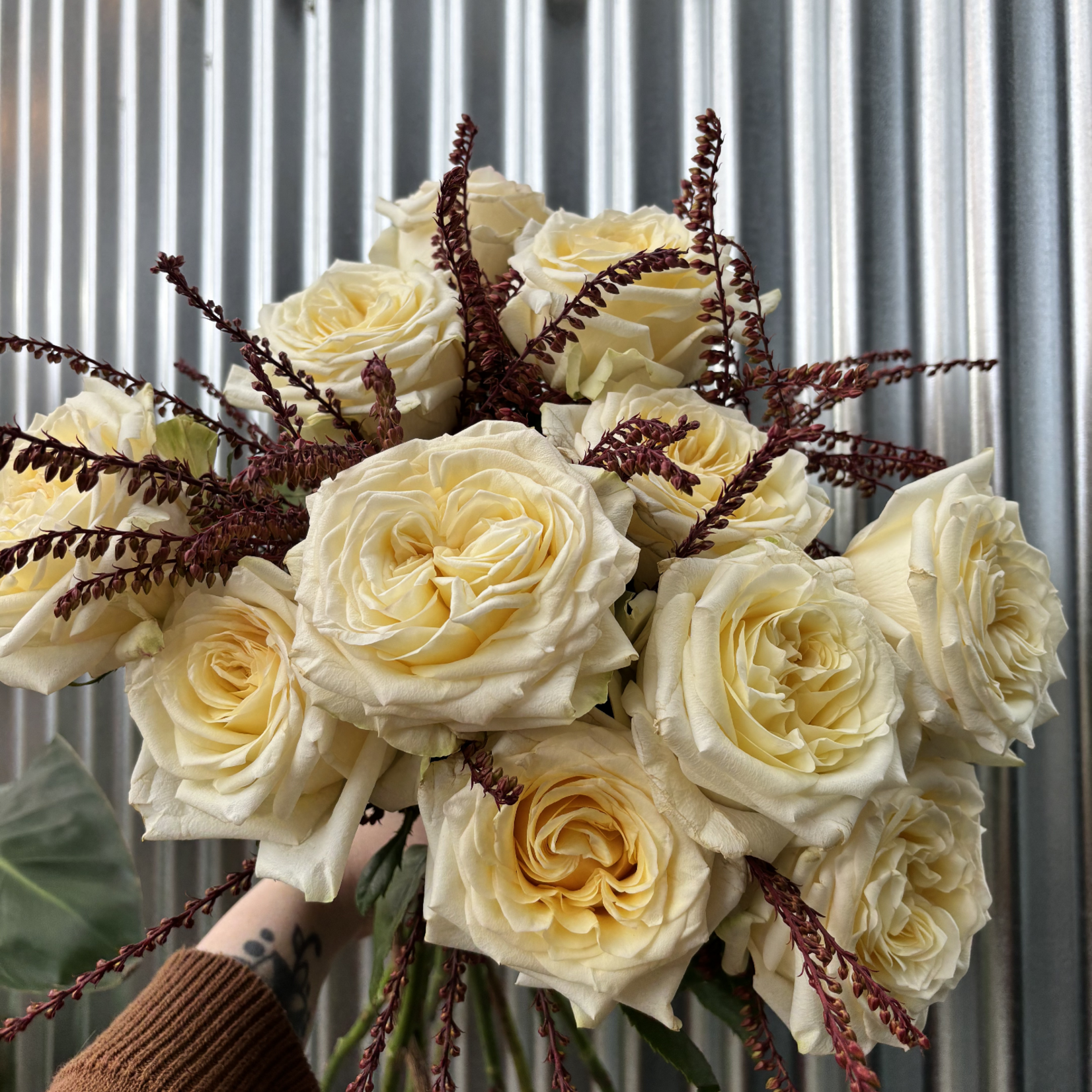 Cut Flower Bouquet - Dozen Roses Deluxe