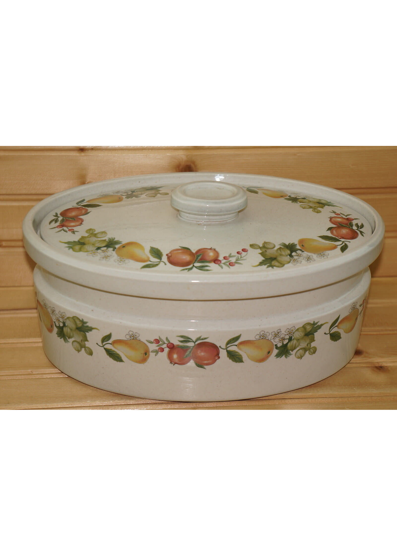 WEDGWOOD WEDGWOOD QUINCE OVAL COVERED CASSEROLE 2.5 QUART