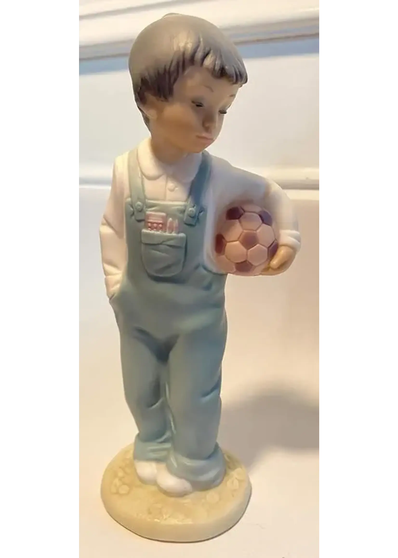 LLADRO GOLDEN MEMORIES SOCCER TIME FIGURINE