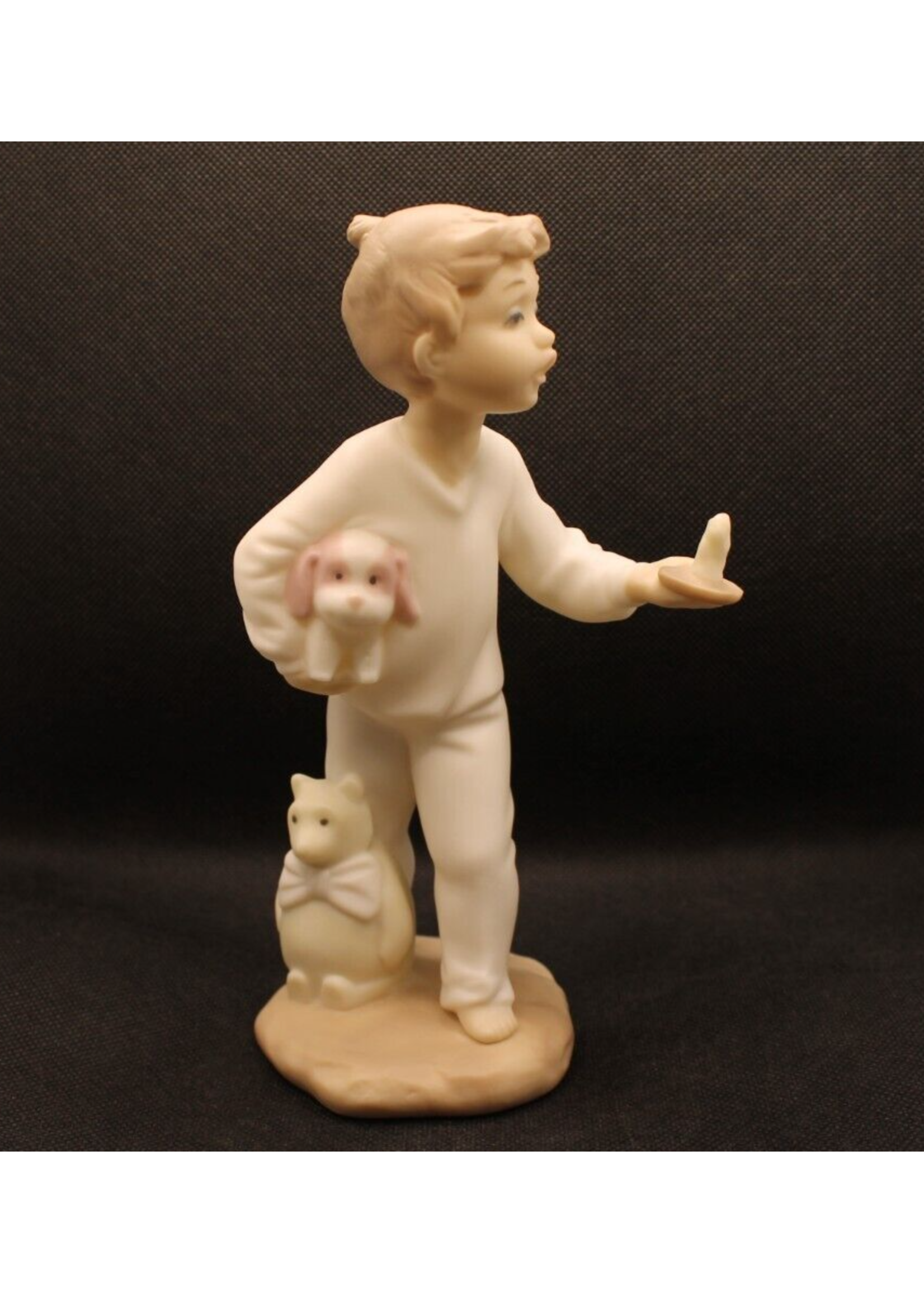 LLADRO GOLDEN MEMORIES NIGHTTIME BOY FIGURINE 7 1/2"