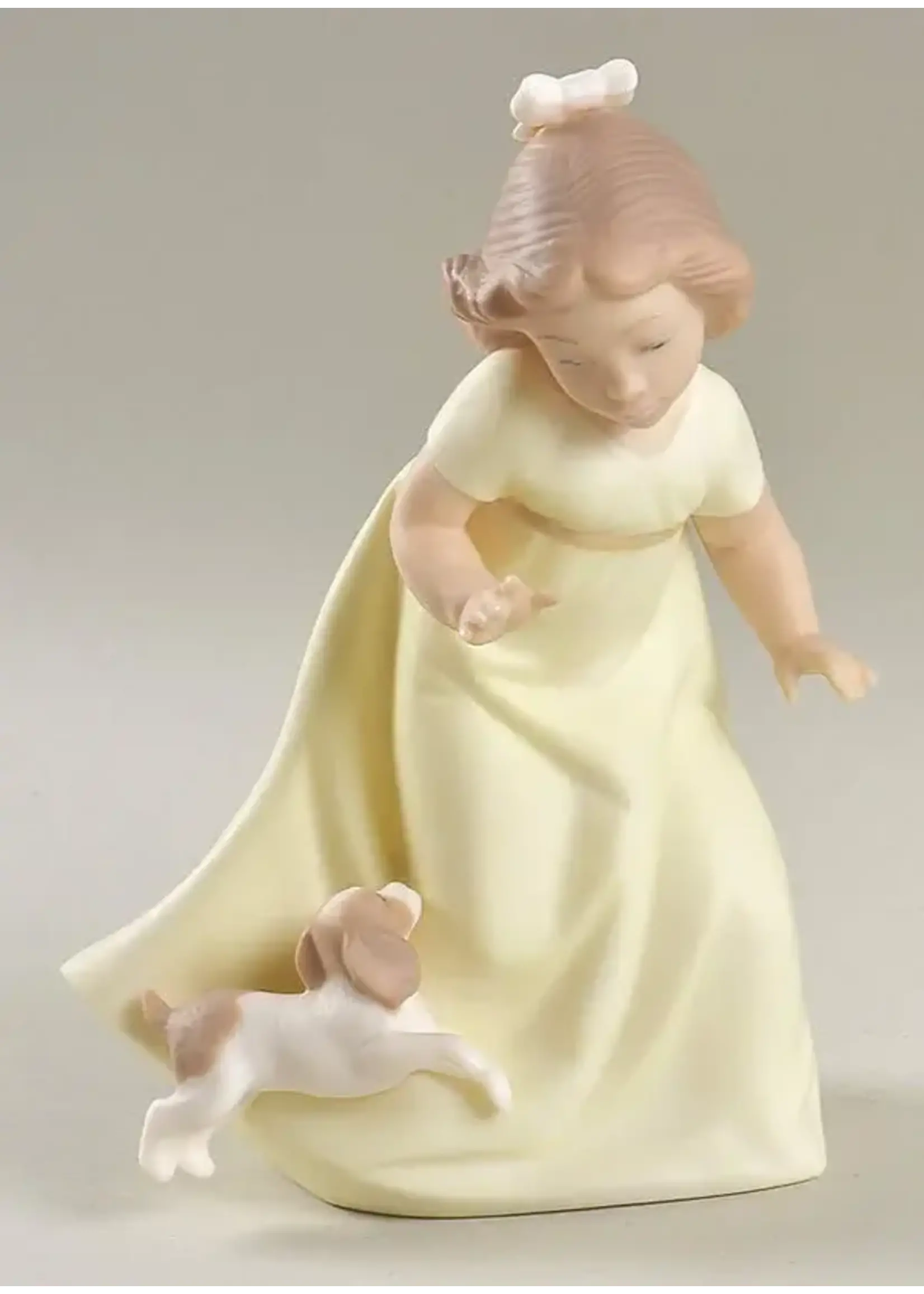 LLADRO GOLDEN MEMORIES LETS PLAY TAG FIGURINE