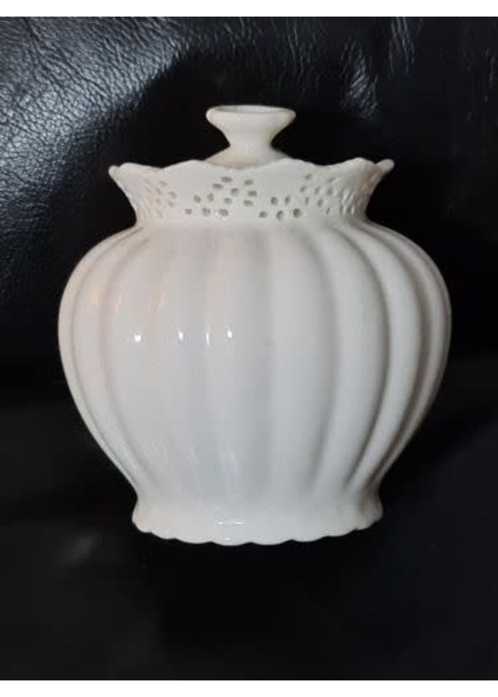 GRACE'S TEAWARE WHITE RIBBED SUGAR BOWL WITH LACE RIM 4 1/4'