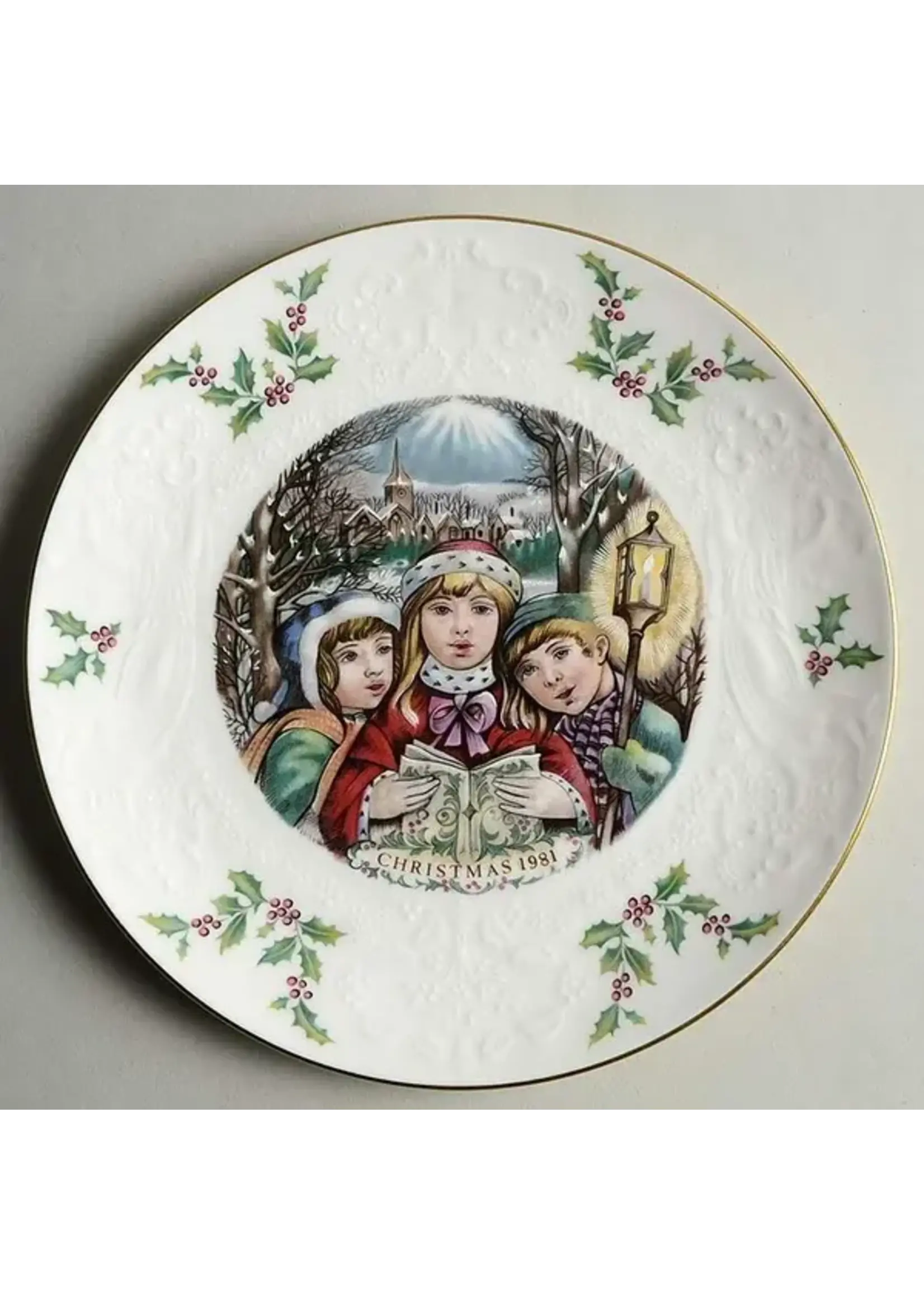 ROYAL DOULTON ROYAL DOULTON VICTORIAN CHRISTAMS PLATE 1981 8 1/2"