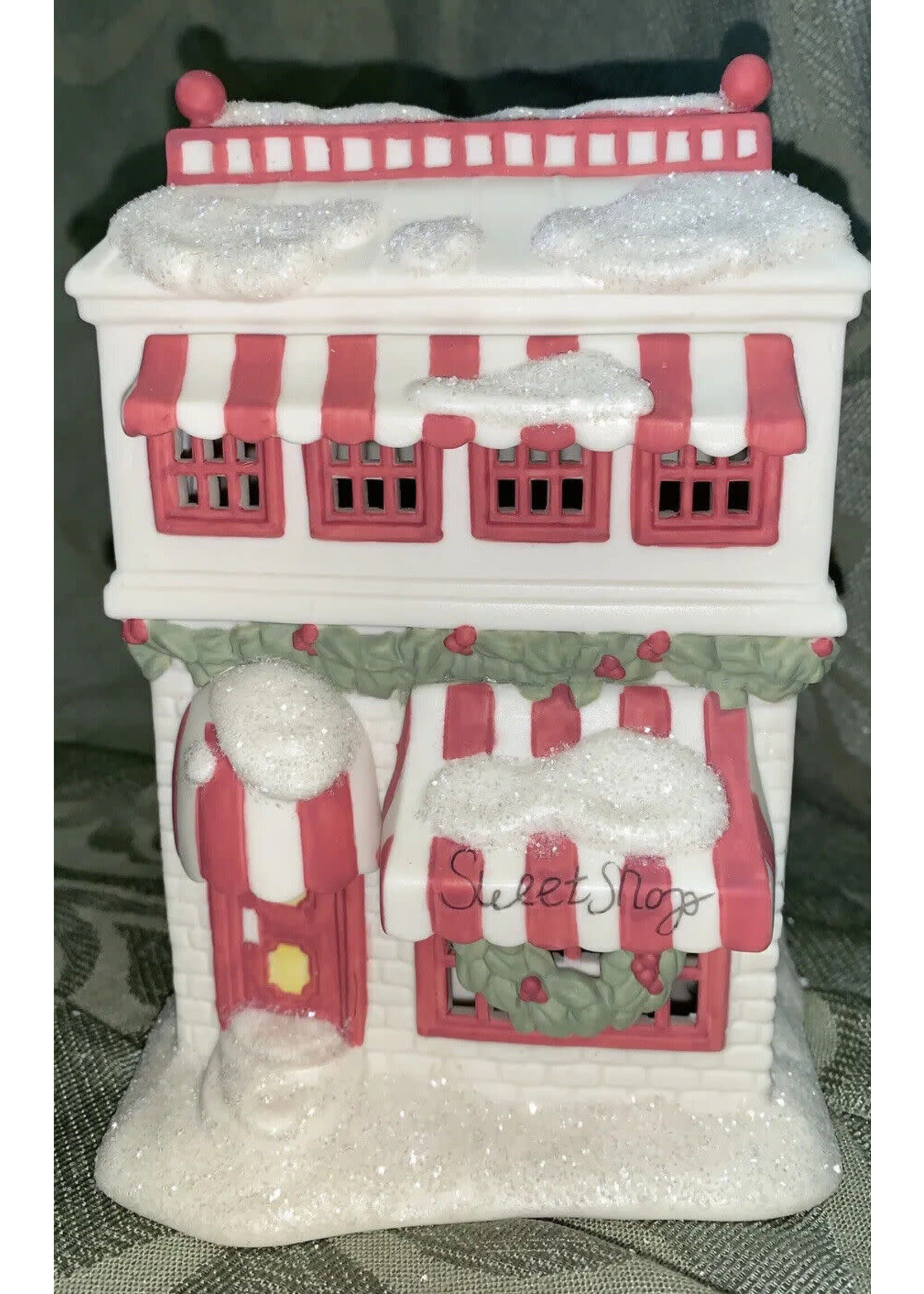 DEPARTMENT 56 HOLLY LANE SWEET SHOP