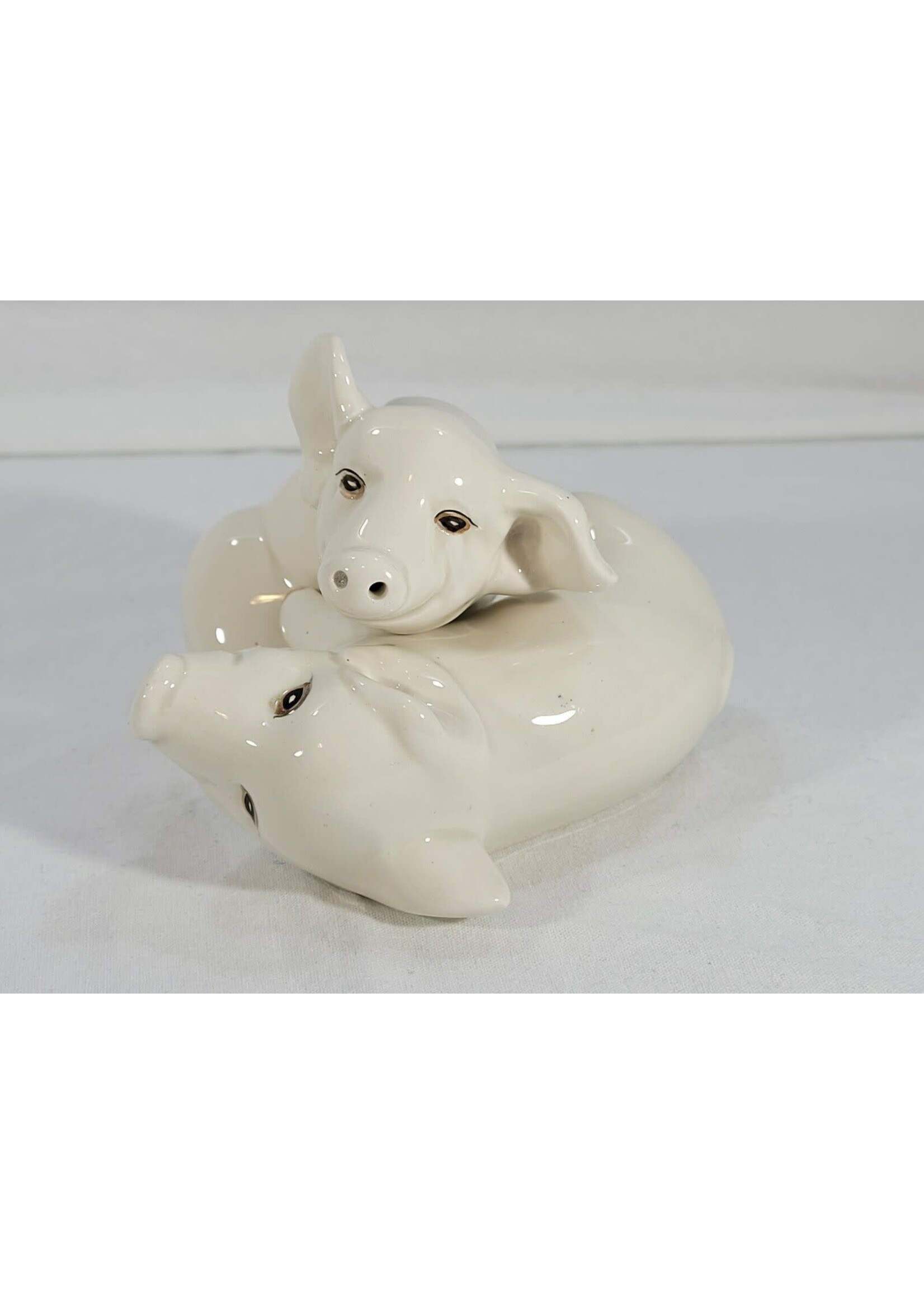 NESTLING PIGS FIGURAL SALT & PEPPER SET