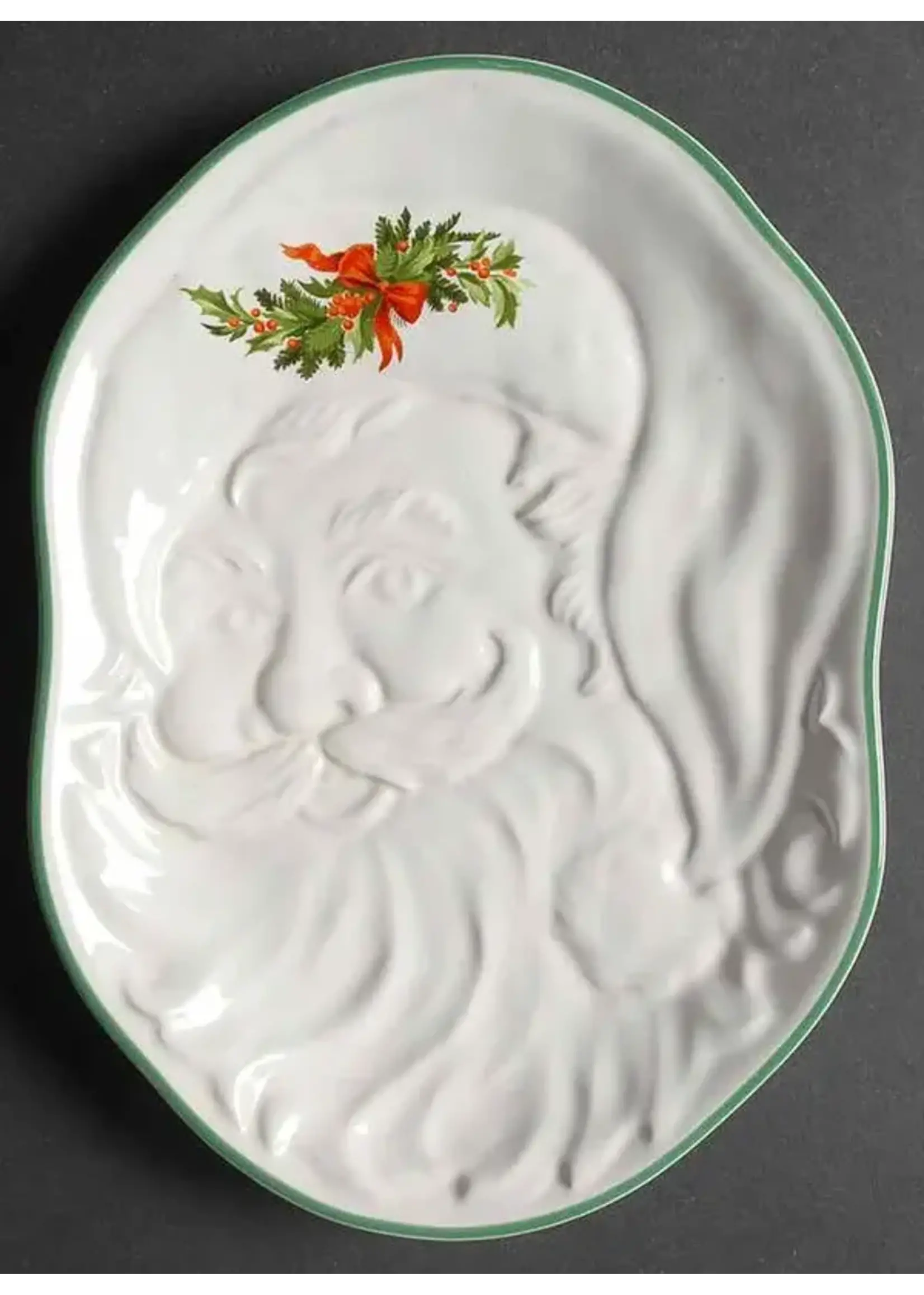 PFALTZGRAFF CHRISTMAS HERITAGE EMBOSSED SANTA PLATE