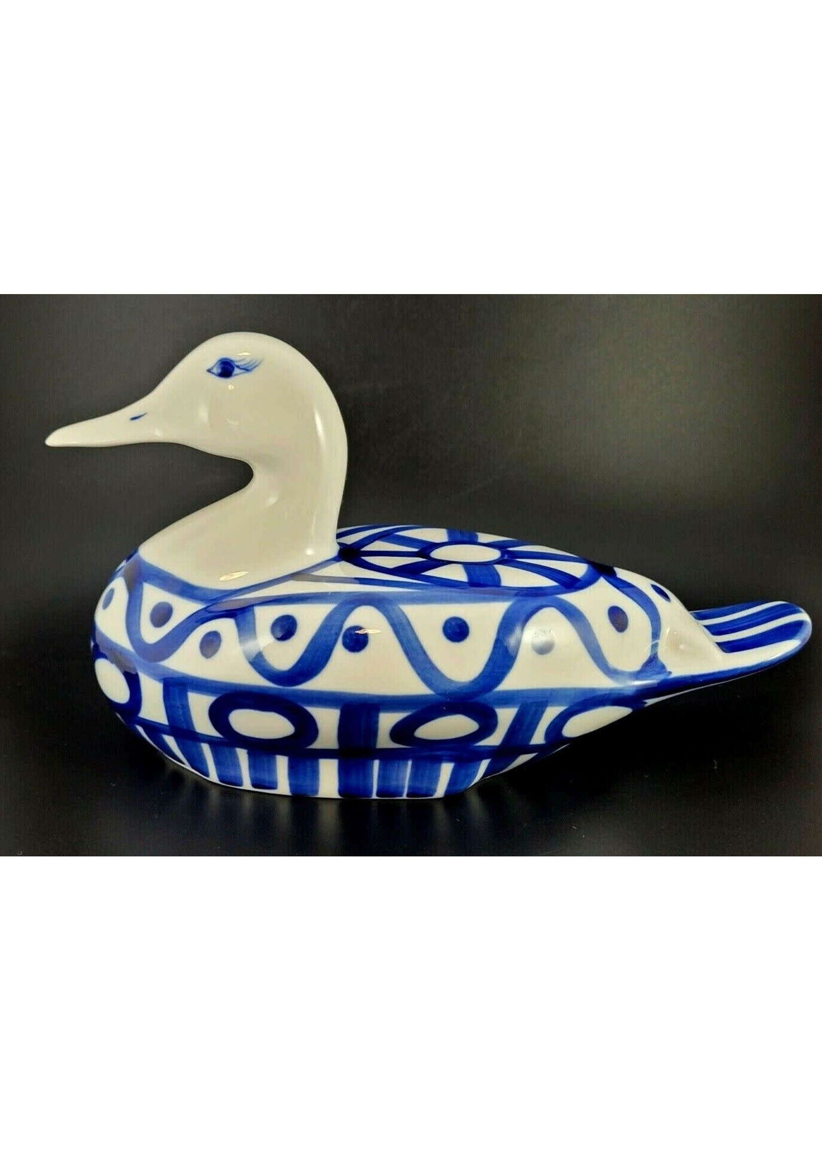 DANSL ARABESQUE BLUE/WHITE DUCK FIGURINE 91/2"