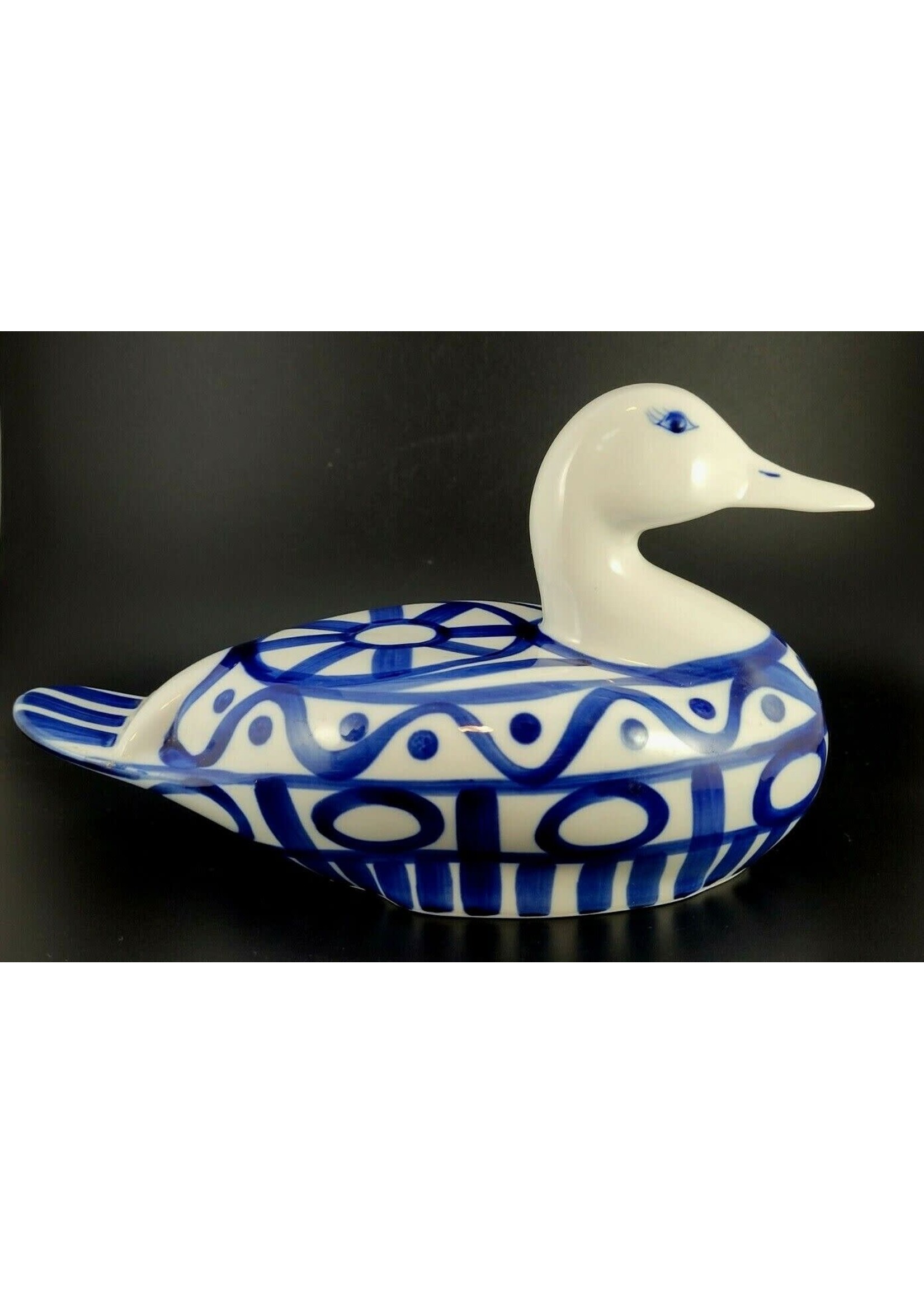 DANSL ARABESQUE BLUE/WHITE DUCK FIGURINE 91/2"