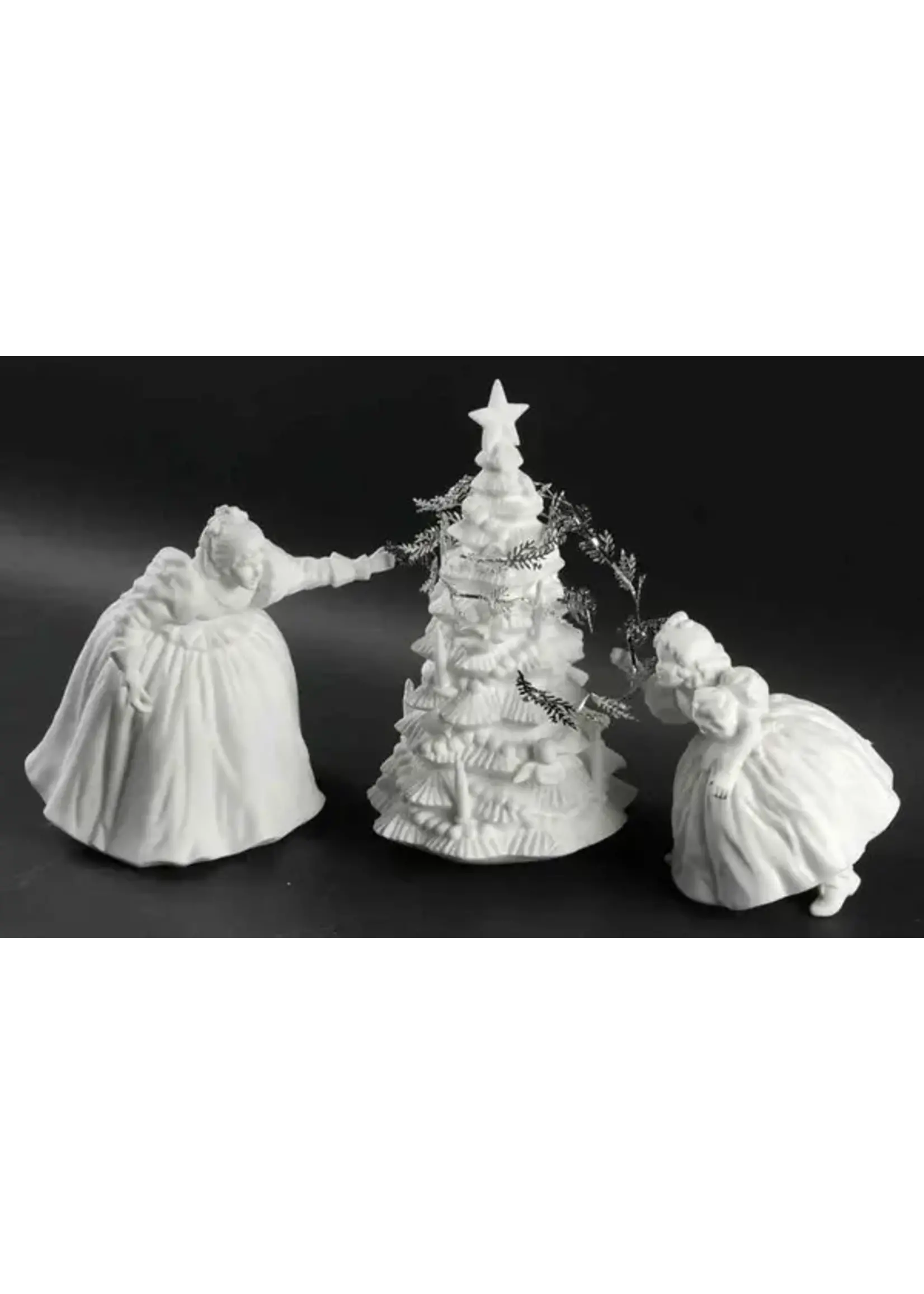 DEPARTMENT 56 WINTER SILHOUETTE PUTTING UP THE TREE WOMEN ONLY