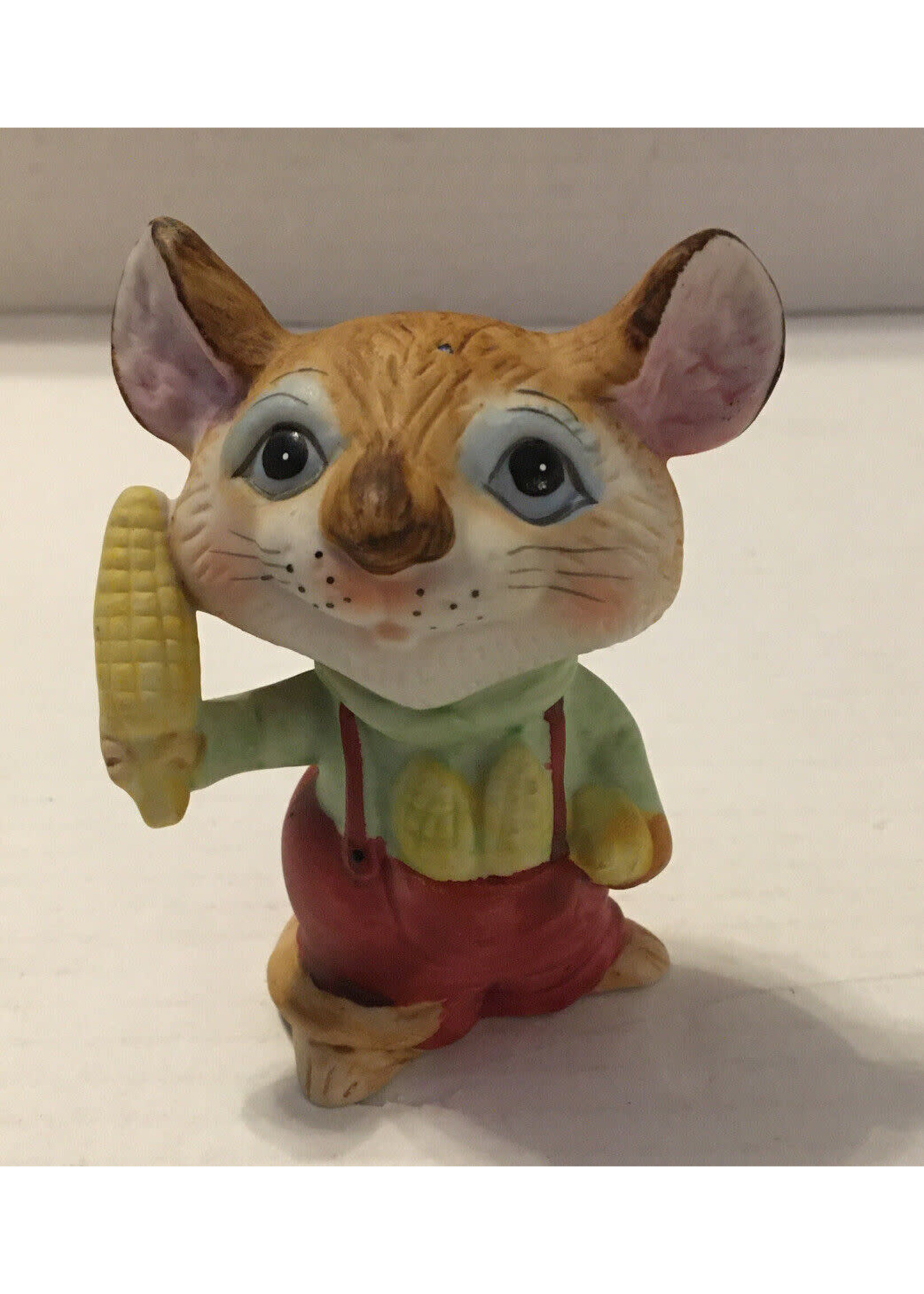 HOMCO FIELD MOUSE HOLDING CORN