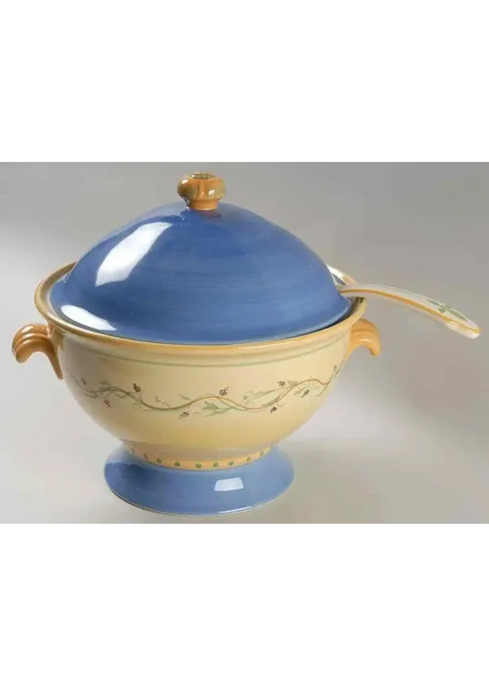 PFALTZGRAFF PISTOULET TUREEN W/LID & LADLE