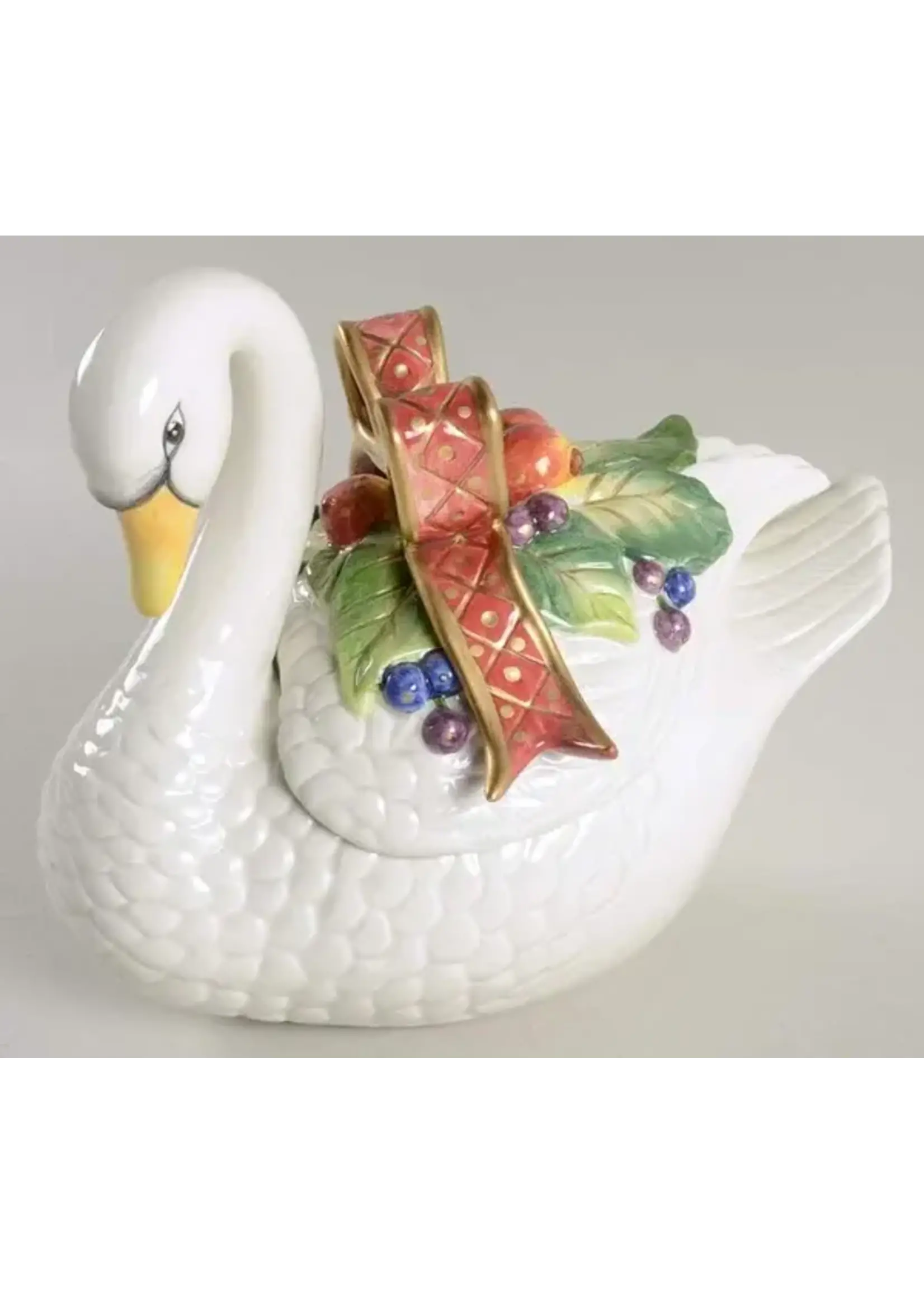 HOLIDAY SWAN BOX SCULPTURED