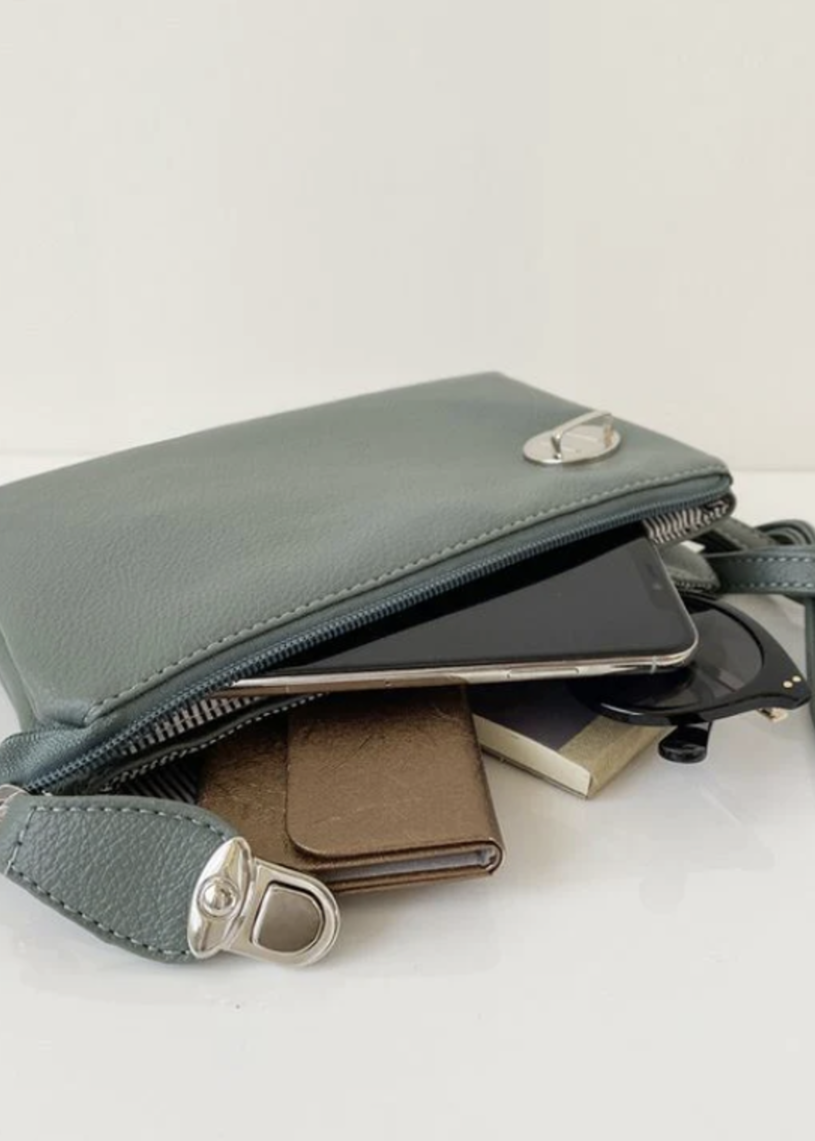 Caracol Caracol XBody Textured Bag Multi Pocket Teal 7012-TEA-T