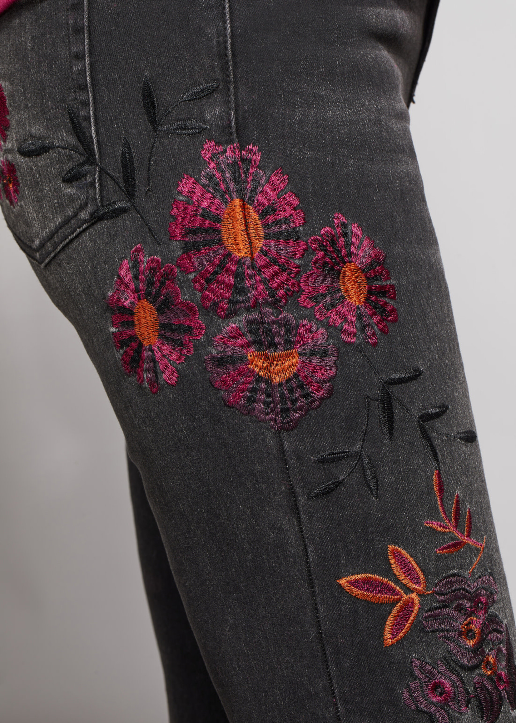 Tribal Tribal Audrey Embroidered Slim Ankle Jeans Dusty Black