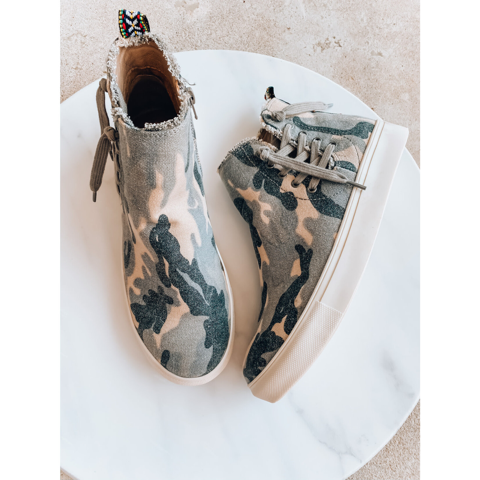 Very G Very G Trinn High Top Tennis Shoe Camo size 9