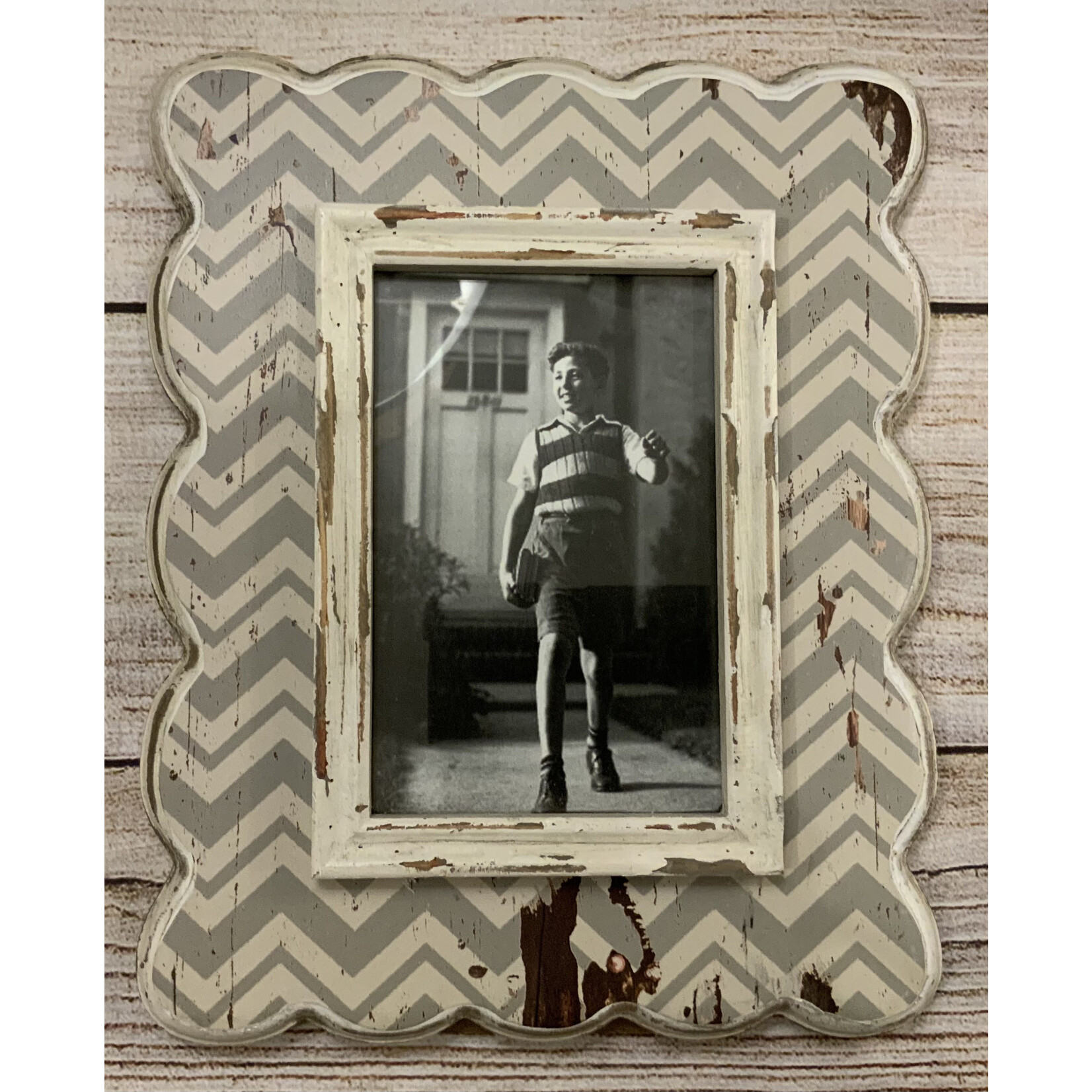 VIP Distressed Chevron Frame, 4x6