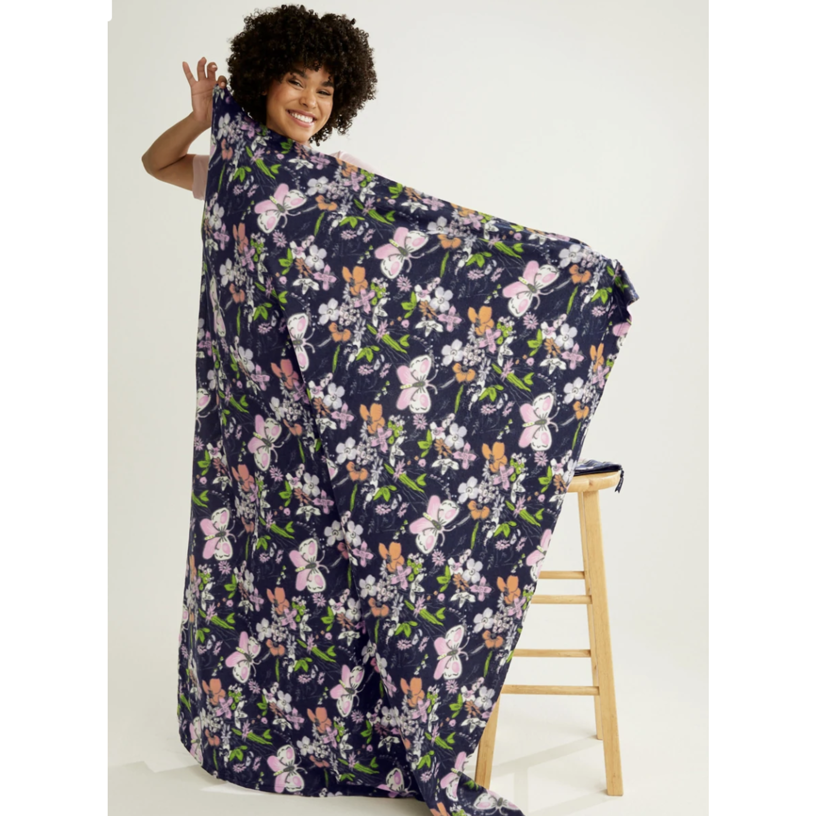 Vera Bradley Packable Fleece Blanket by Vera in Bloom Boom Navy