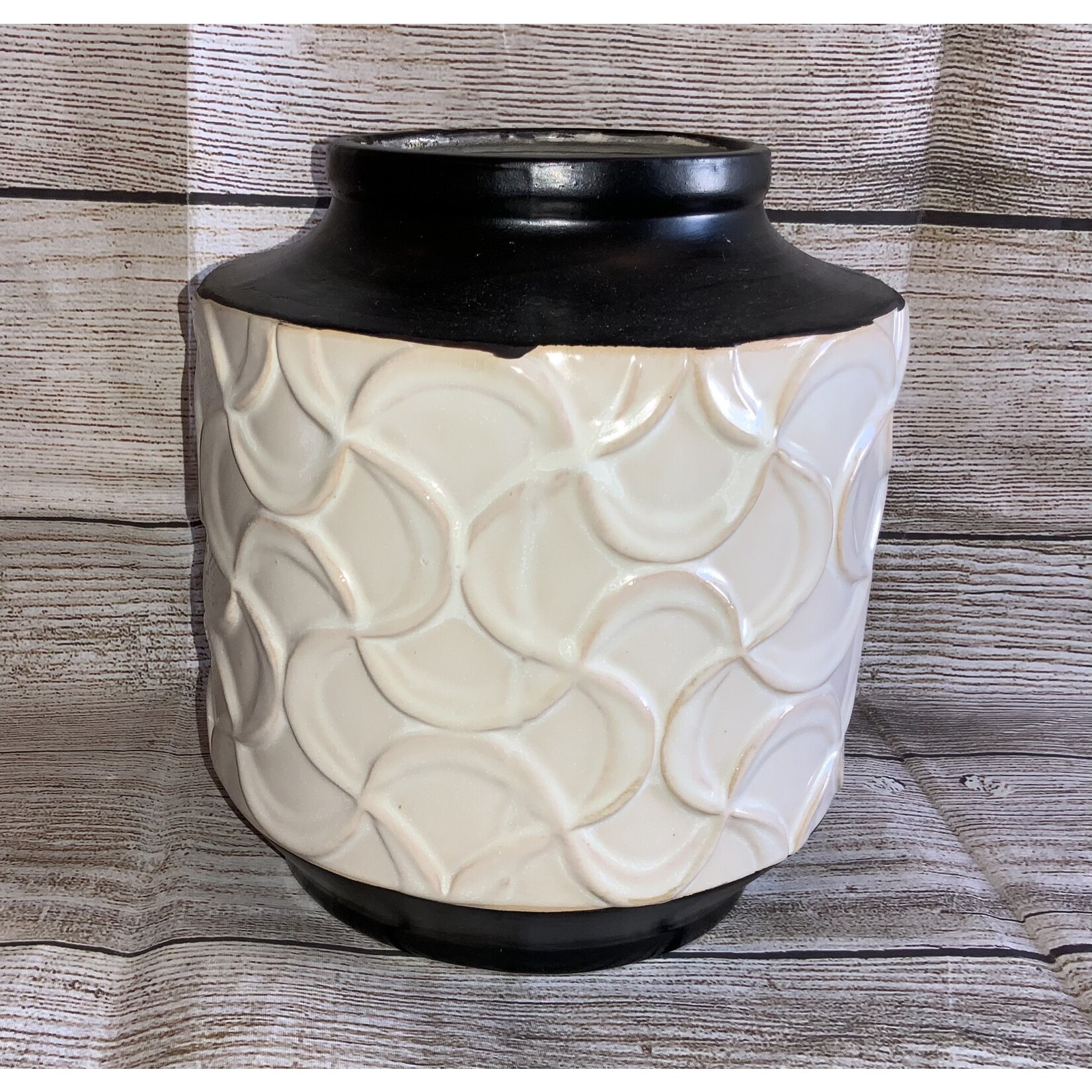 Melrose Cream & Chocolate Vase w/Embossment