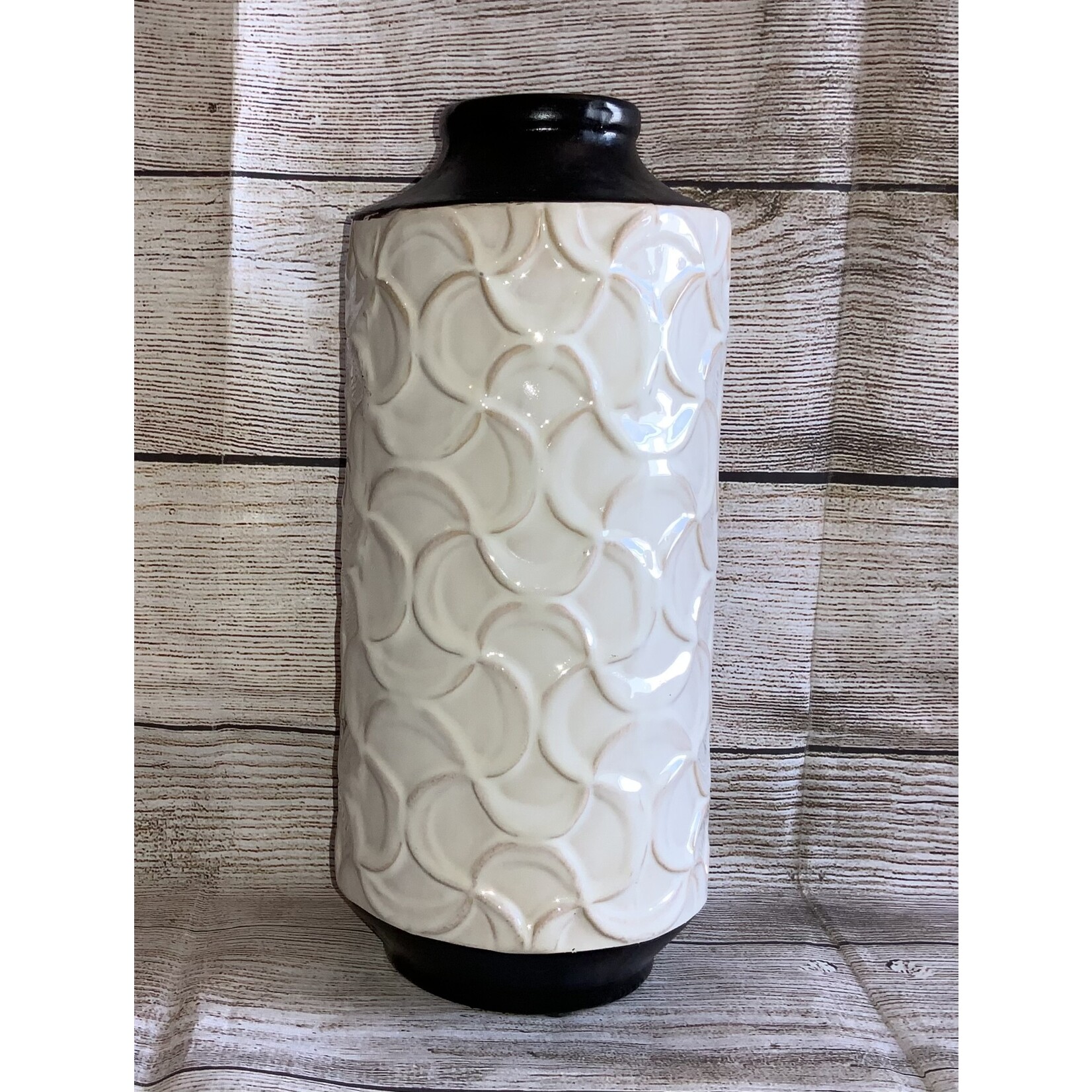 Melrose Cream & Chocolate Vase w/Embossment