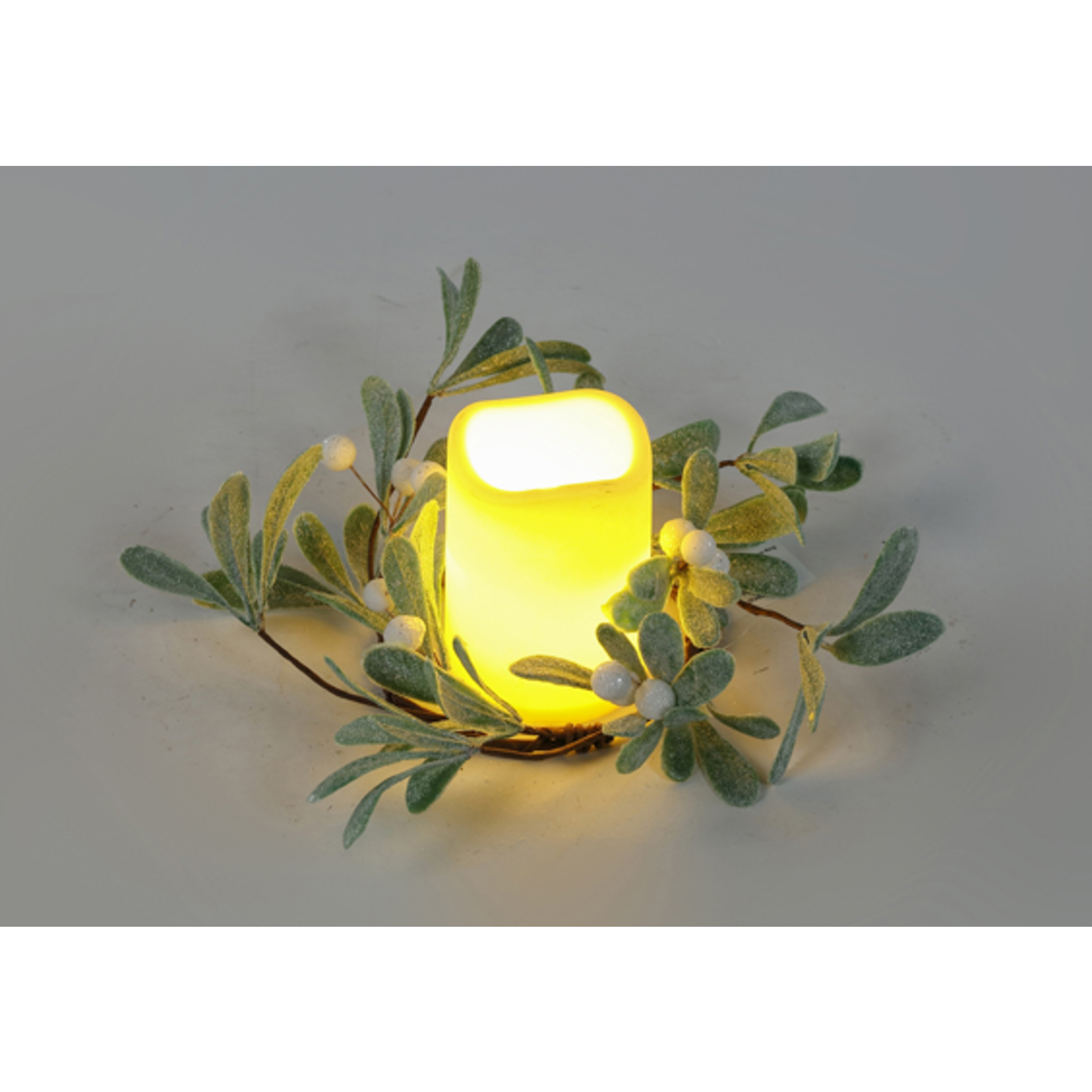 Special T Imports Mistletoe Shimmer Candle Ring