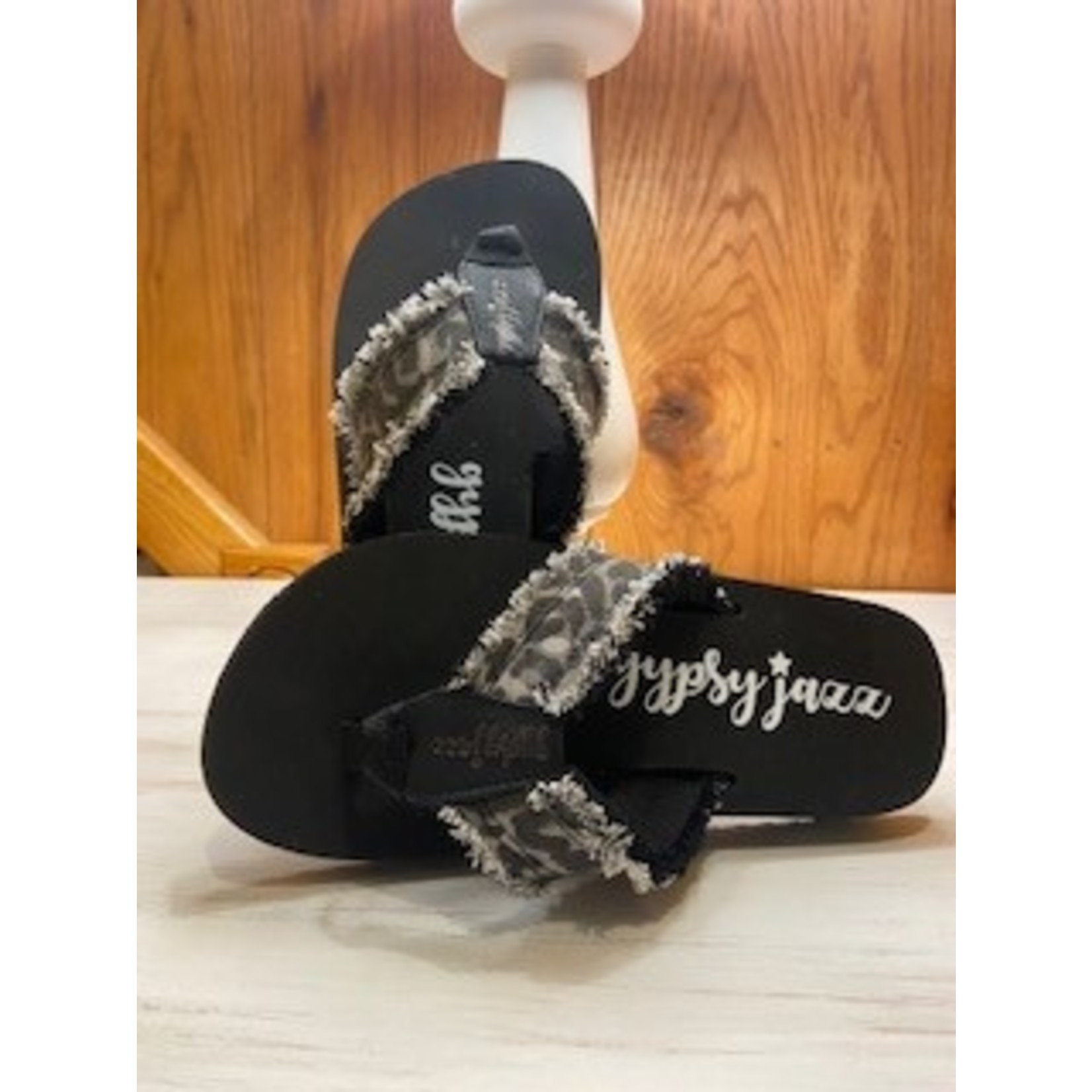Gypsy Jazz Gypsy Jazz Encore Flip Flop Grey Leopard Size 8.5