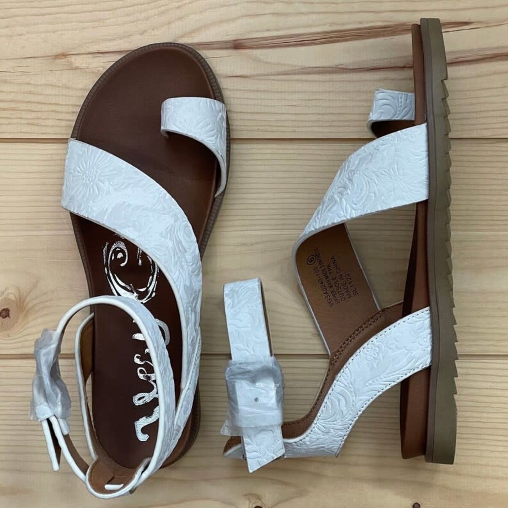 Very G Very G Steffy Tooled White Sandal