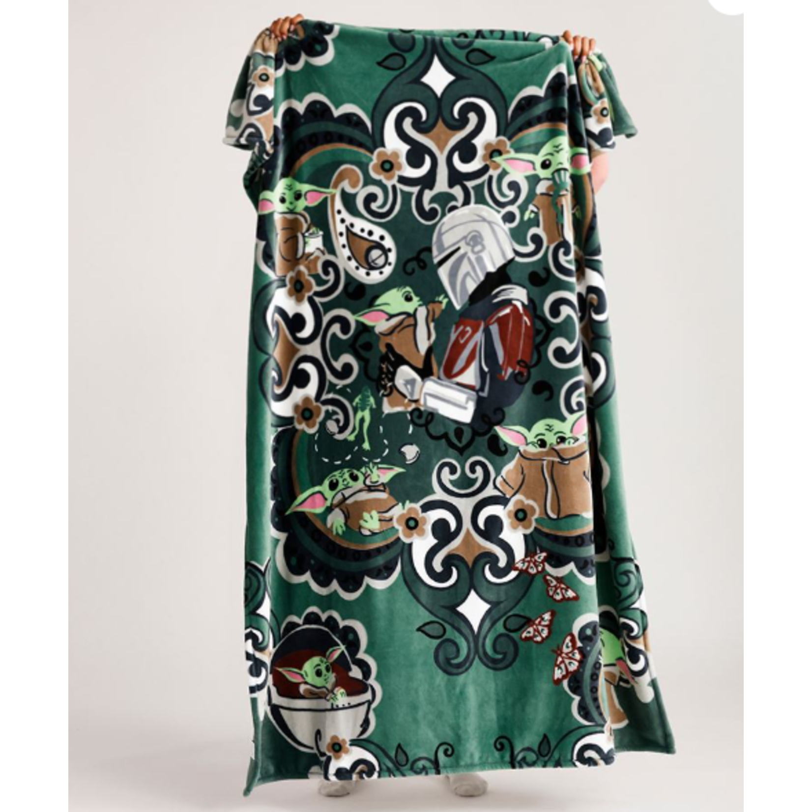 Vera Bradley Vera Bradley Plush Throw Blanket Mando & Grogu Medallion