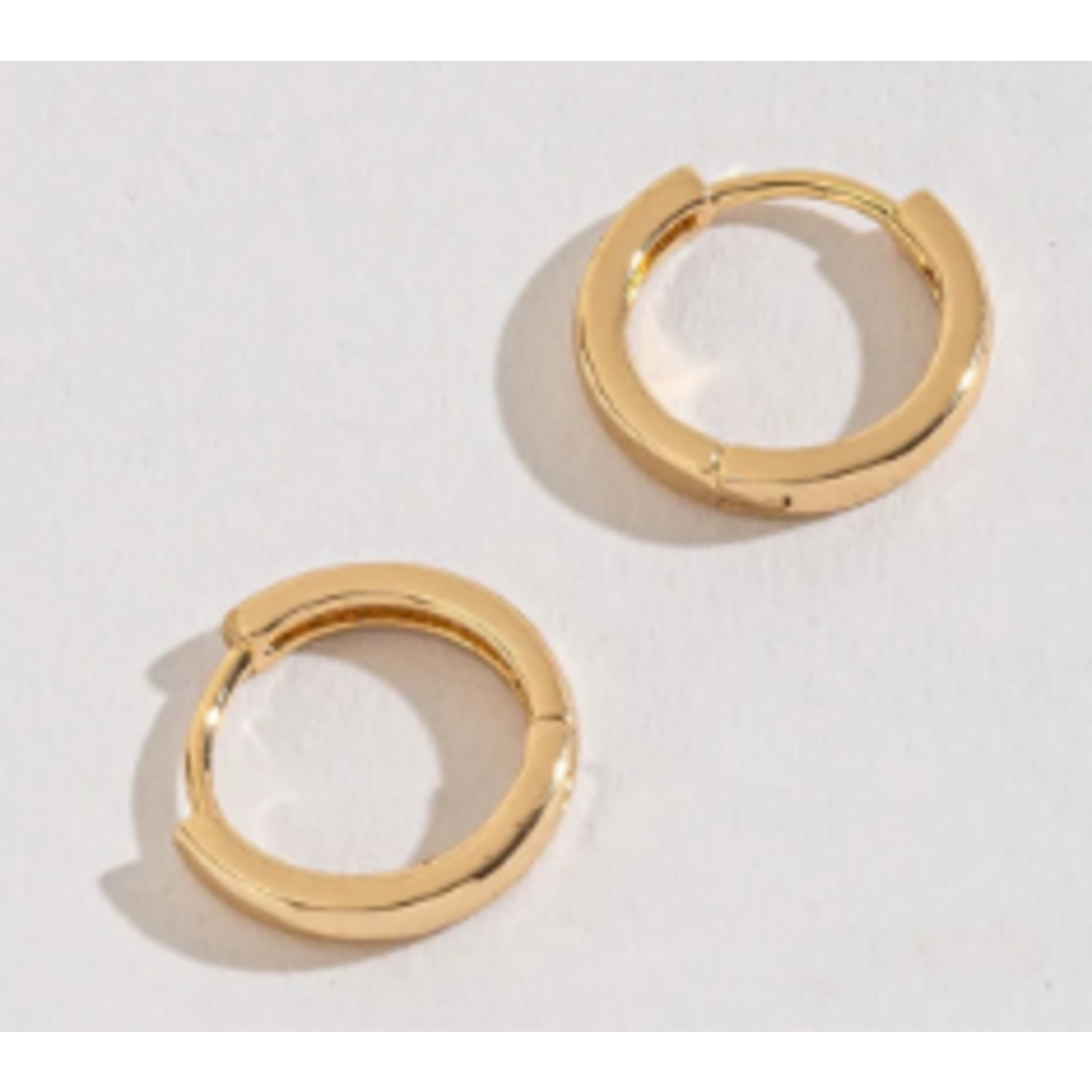 Howards Howard’s Medium Huggie Hoop Earrings Gold