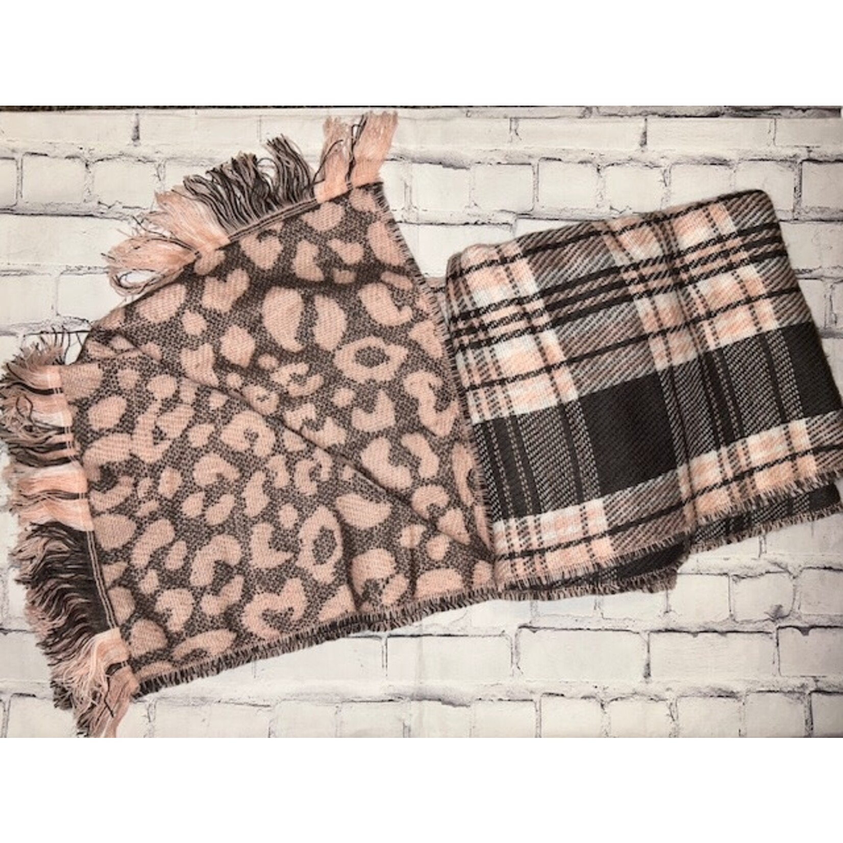 Simply Southern Simply Southern Double Sided Scarf Leopard/Plaid Pink