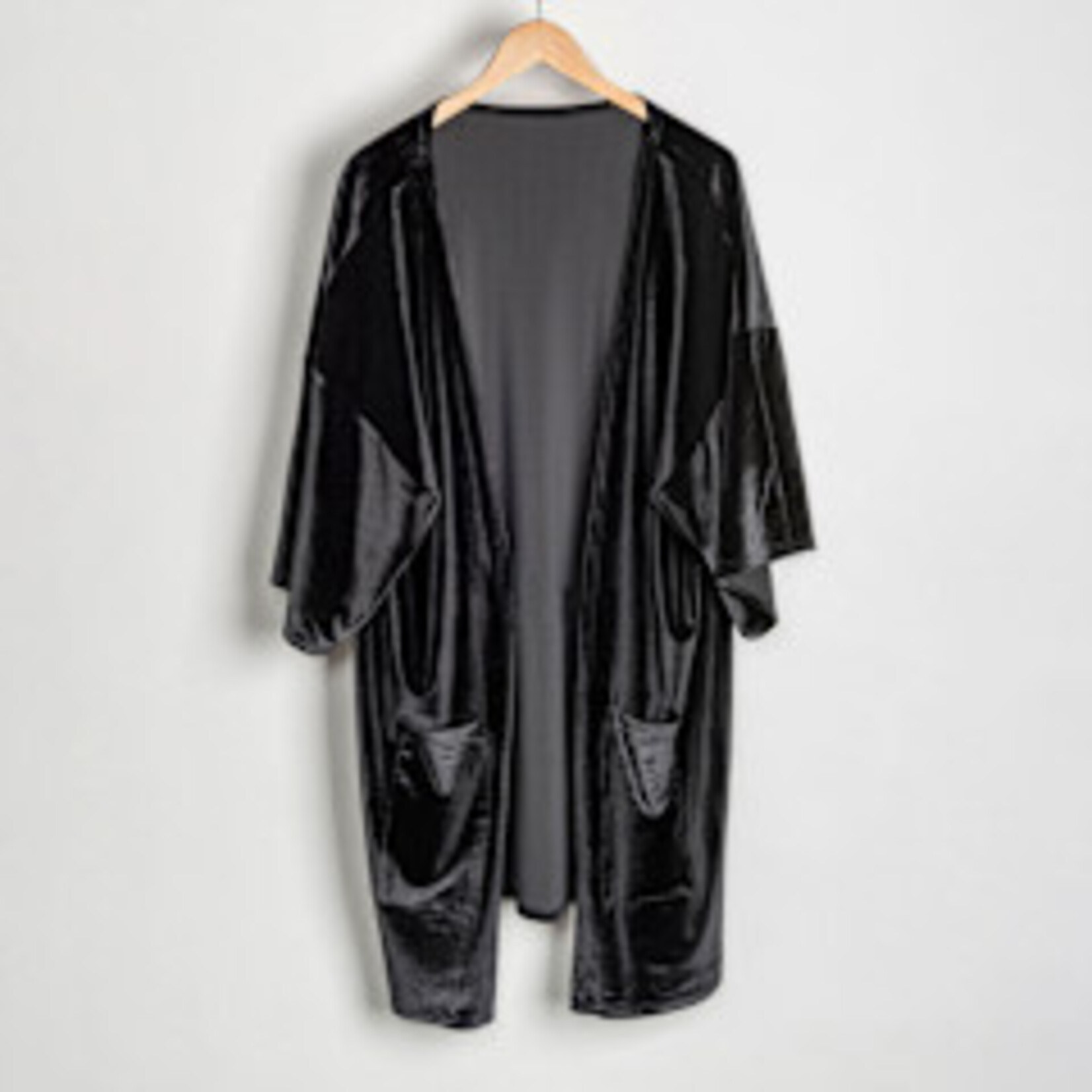 Howards Howard's Mid Thigh Length Velvet Kimono w/Pockets OS Black