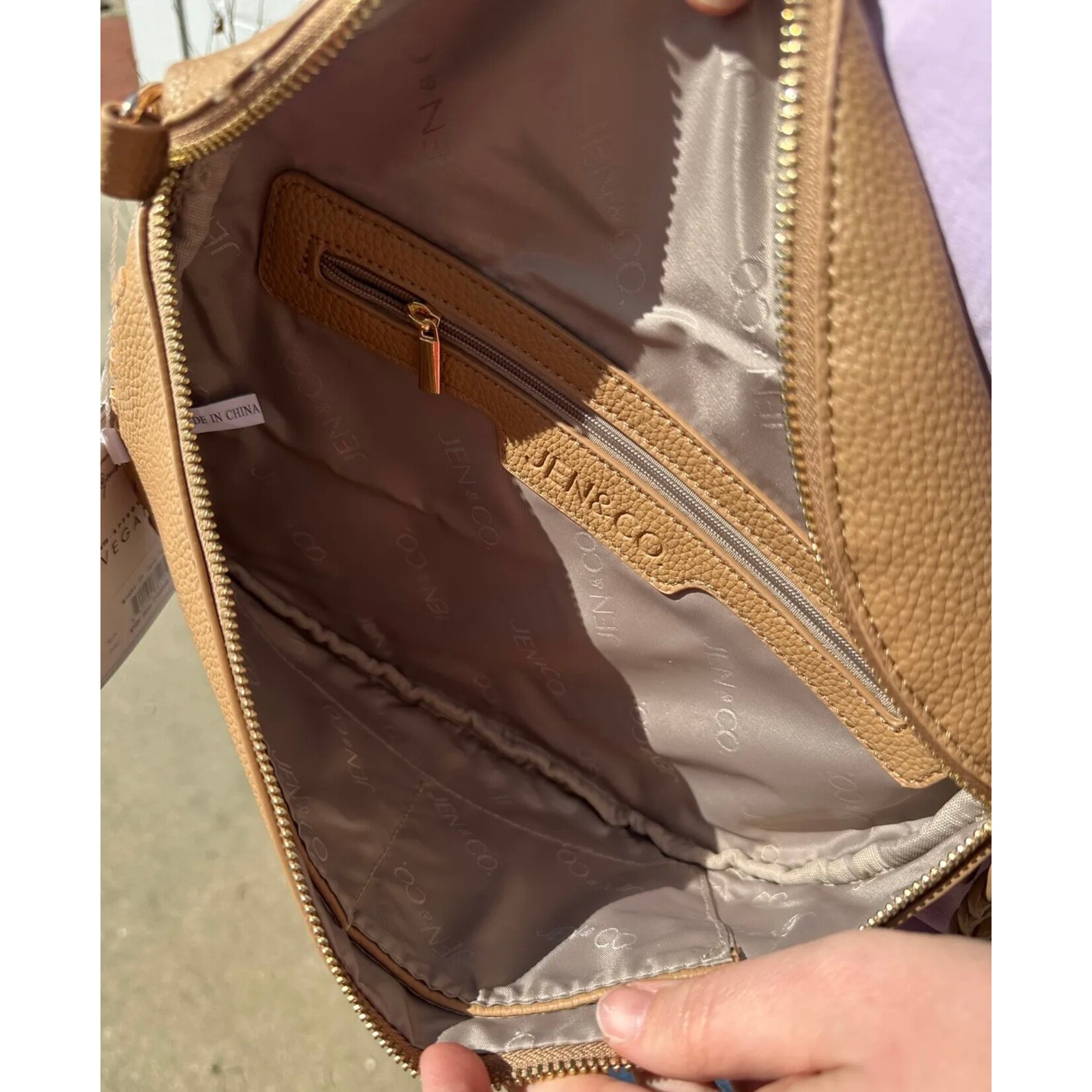 Jen & Co Jen & Co Janae Whipstitch Crossbody Taupe M2684