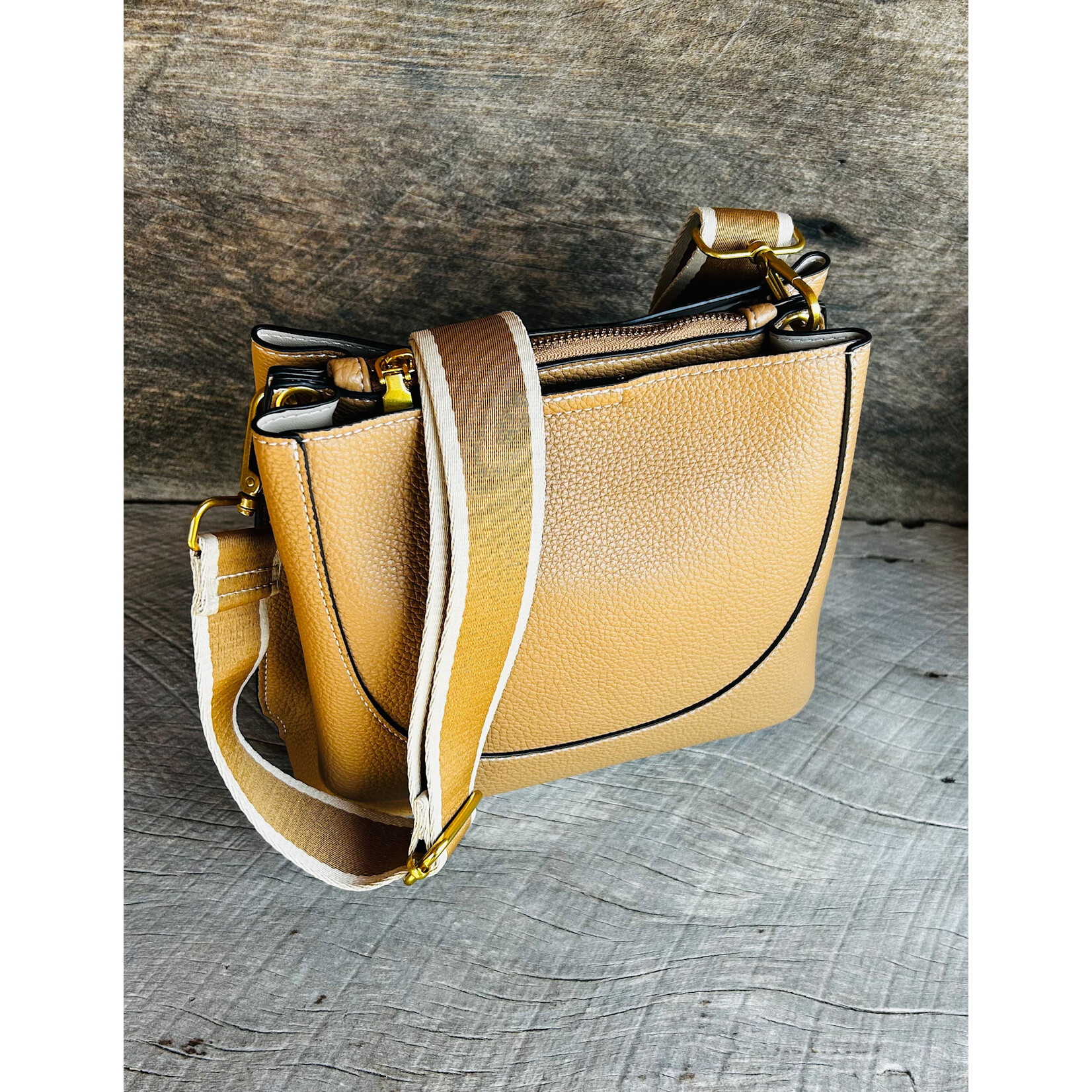 Jen & Co Jen & Co Corinna Bucket Bag Tan M2765