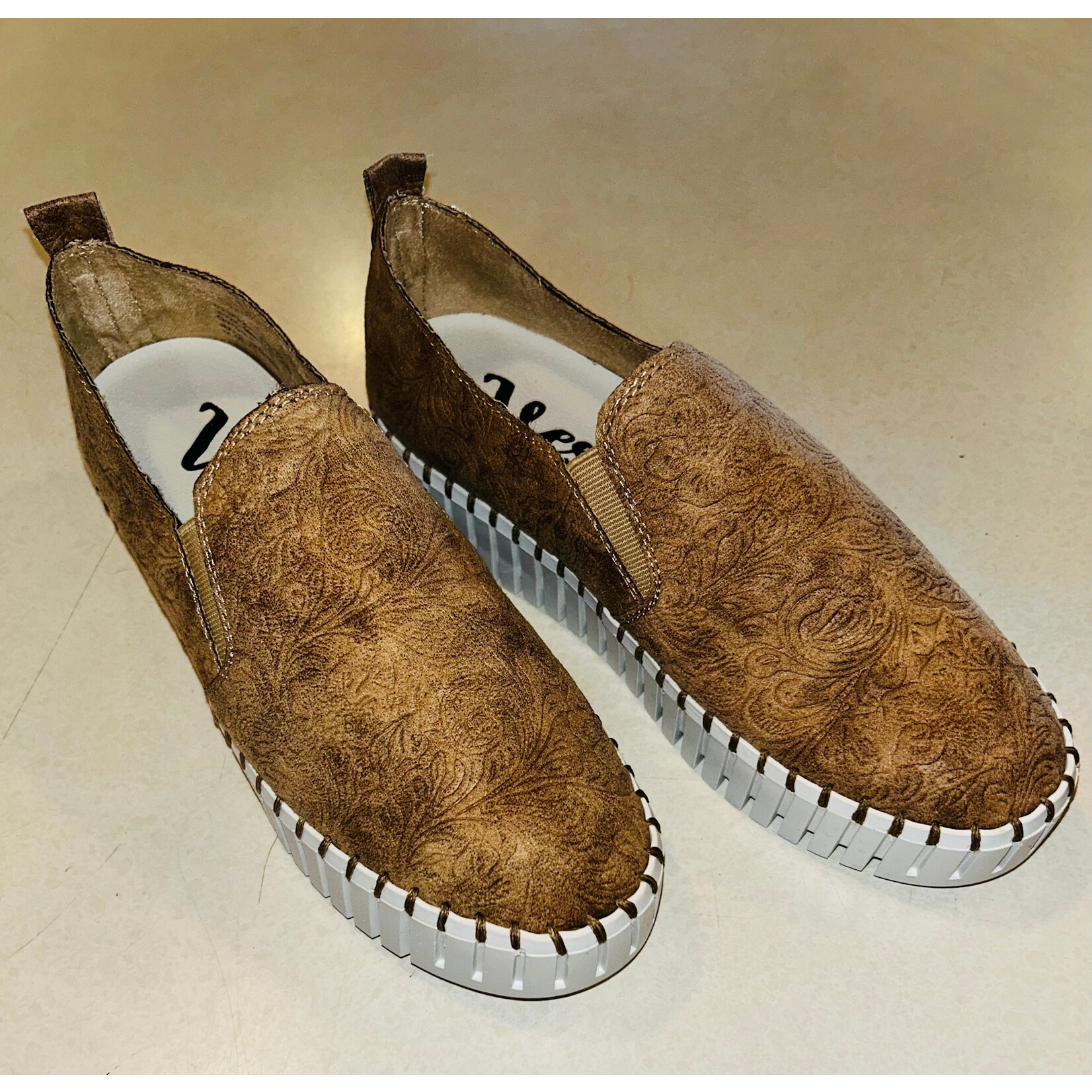 Very G Very G Moxie Slip On Beige