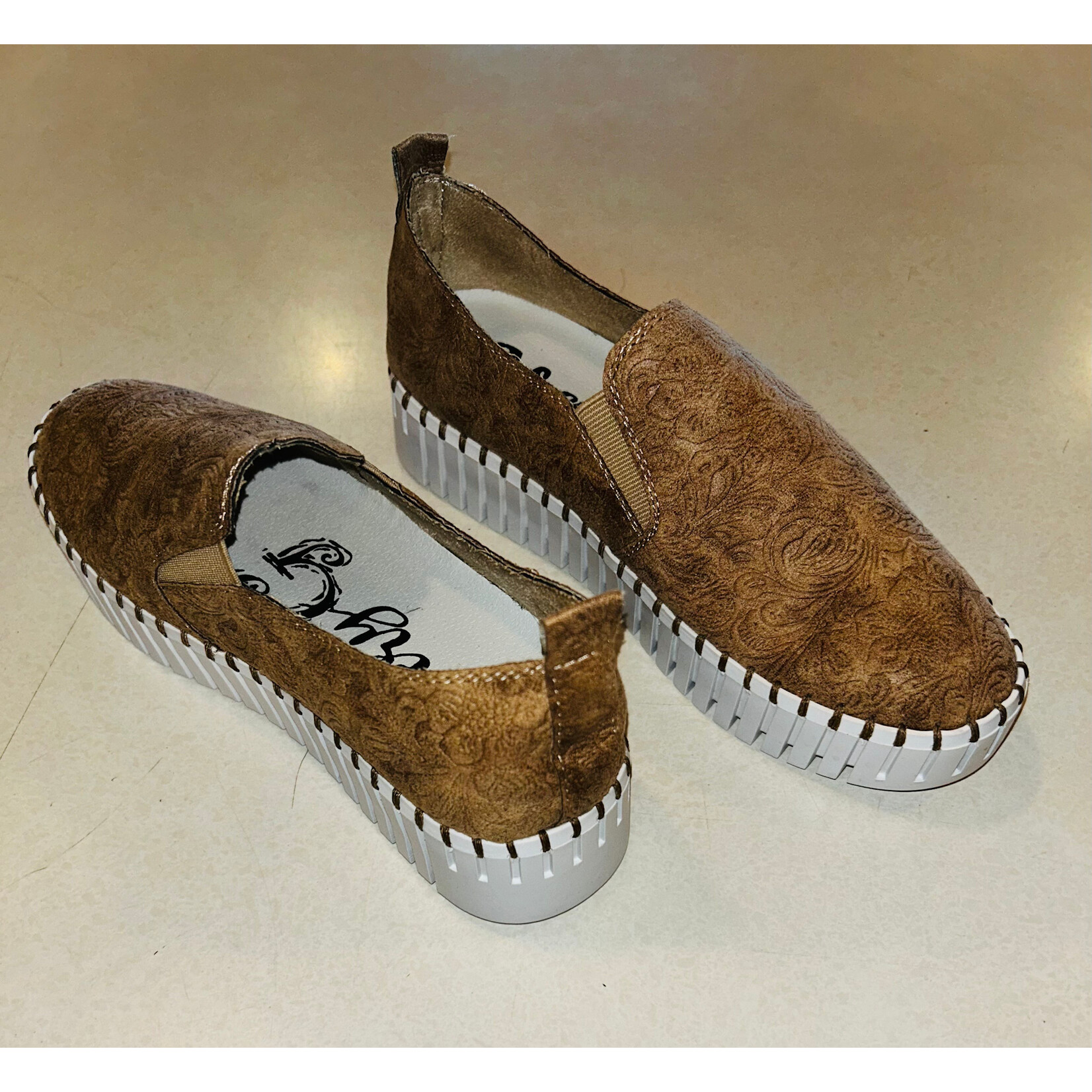 Very G Very G Moxie Slip On Beige