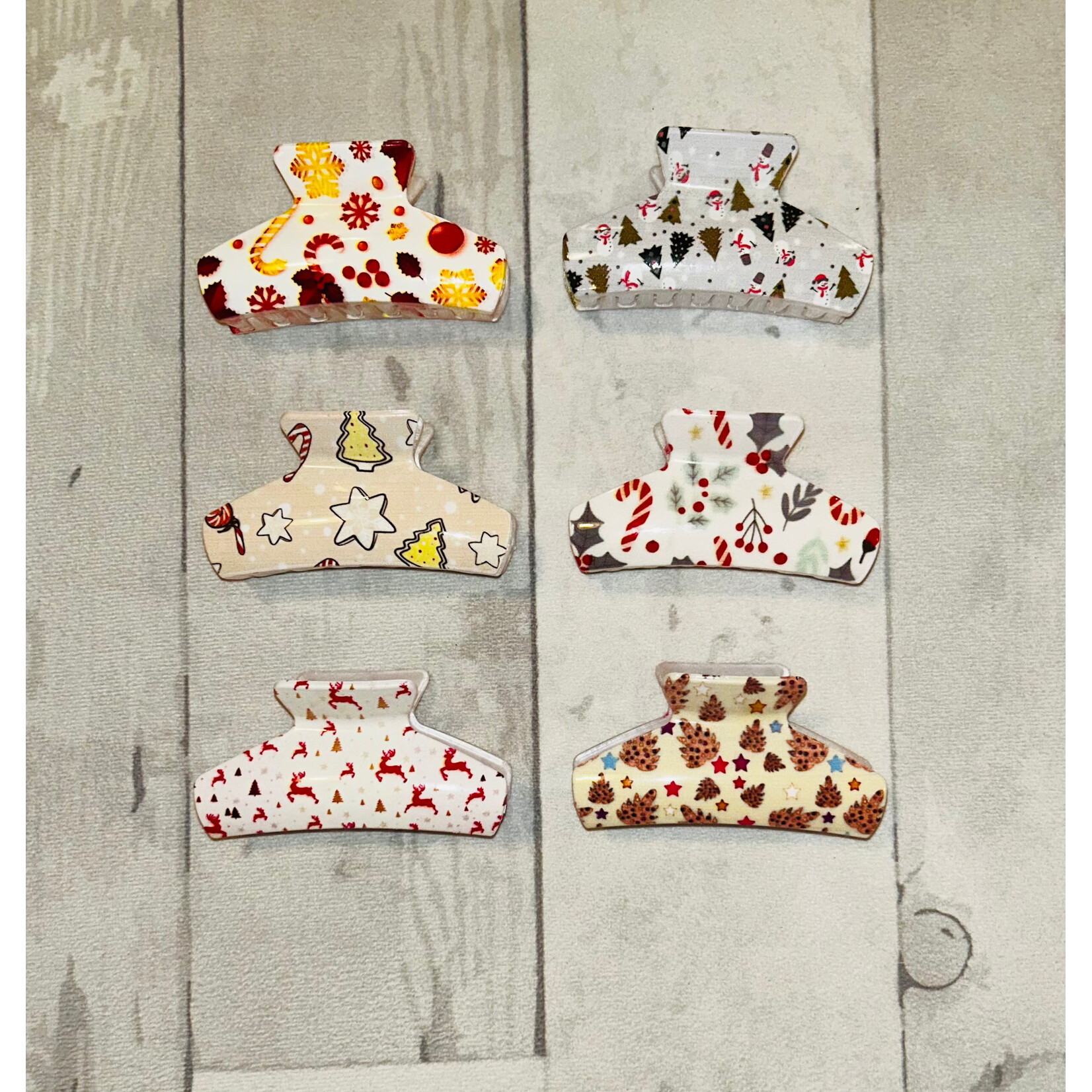 Love and Repeat Love and Repeat Christmas Themed Hair Clip Holly Berry