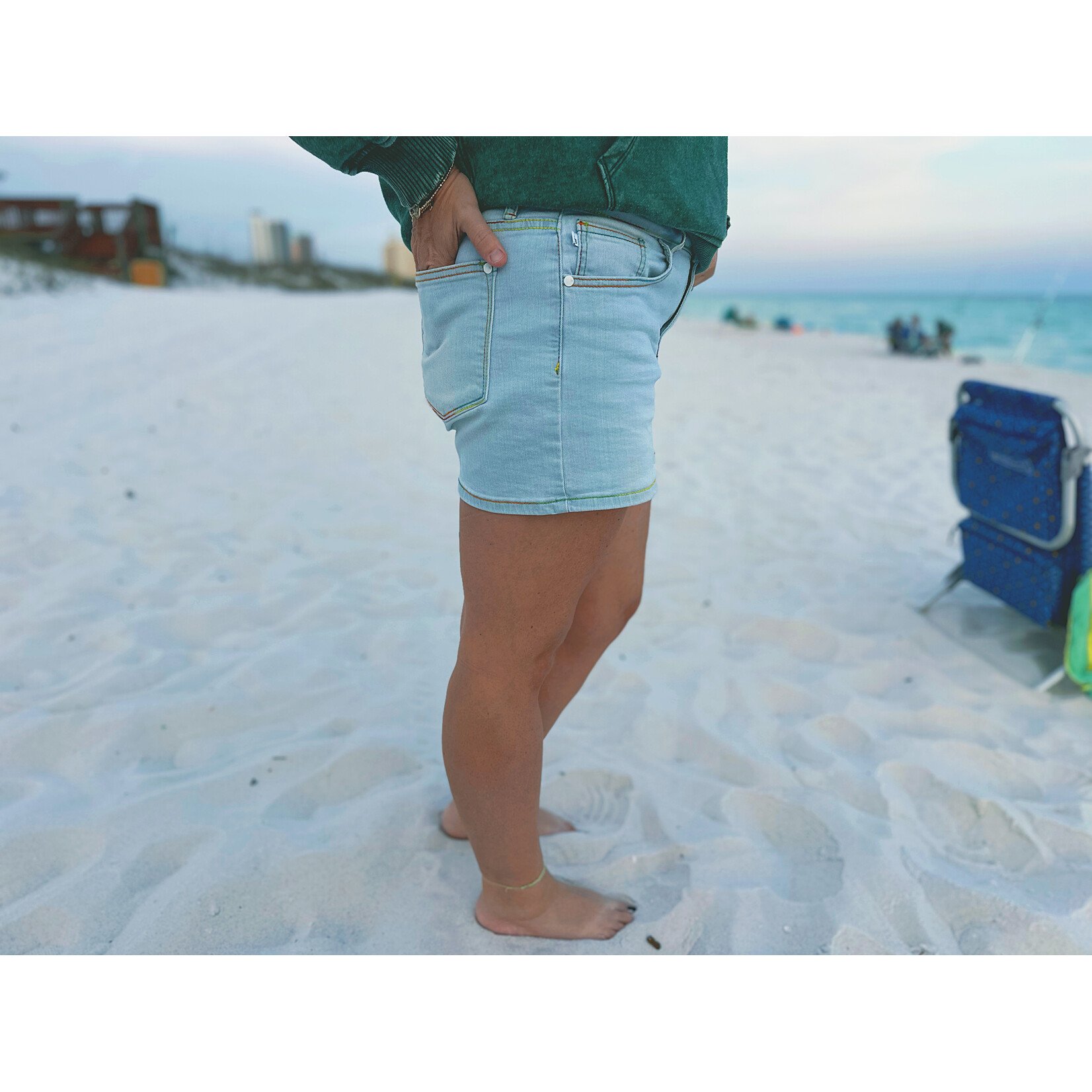 Judy Blue Judy Blue Midrise Rainbow Thread Shorts 150103