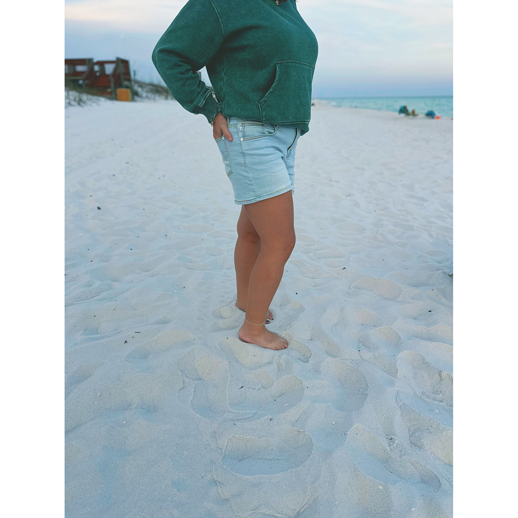 Judy Blue Judy Blue Midrise Rainbow Thread Shorts 150103