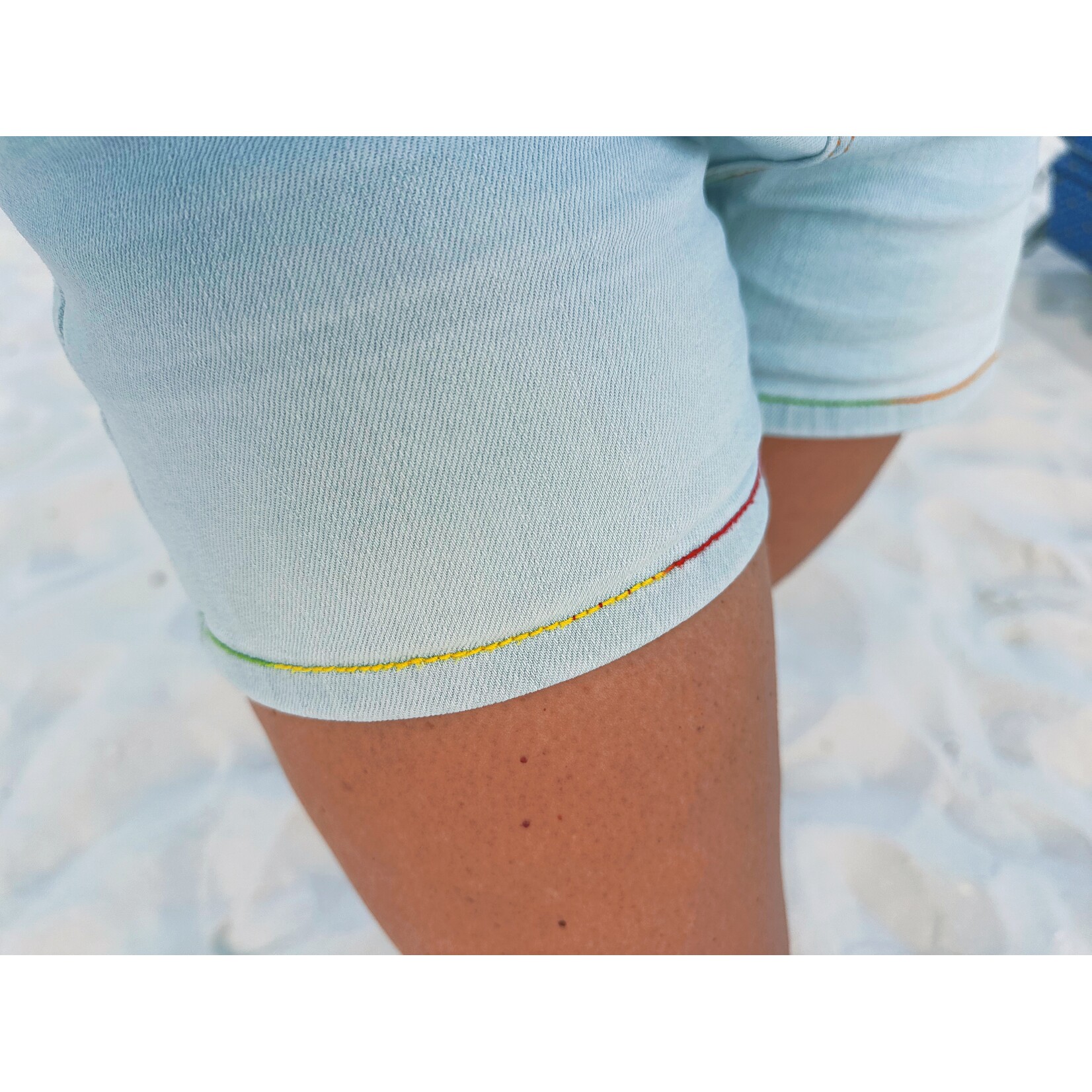 Judy Blue Judy Blue Midrise Rainbow Thread Shorts 150103