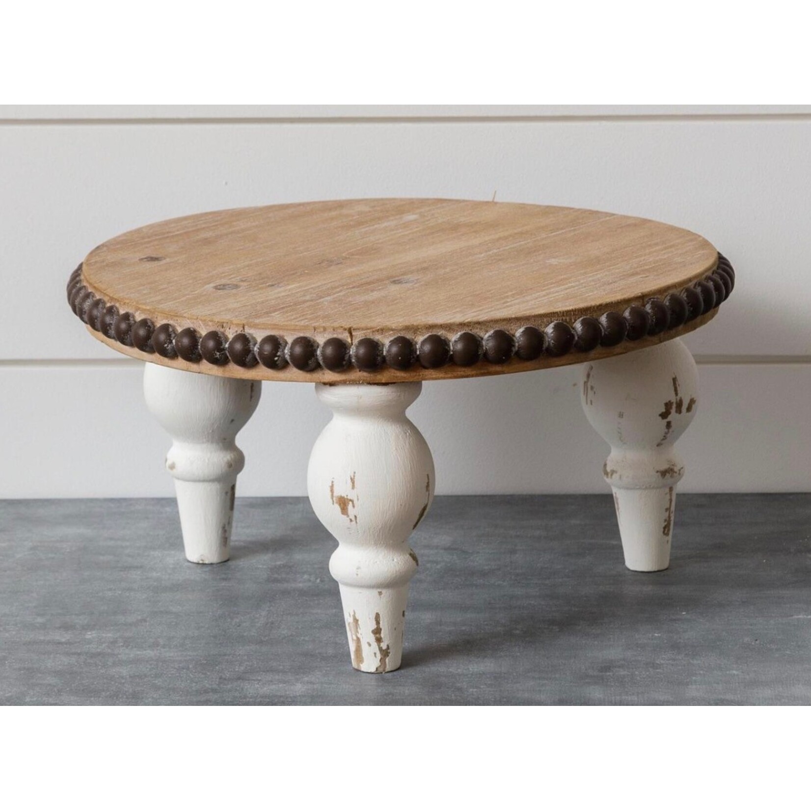 Audrey’s Round Riser w/Beaded Edge