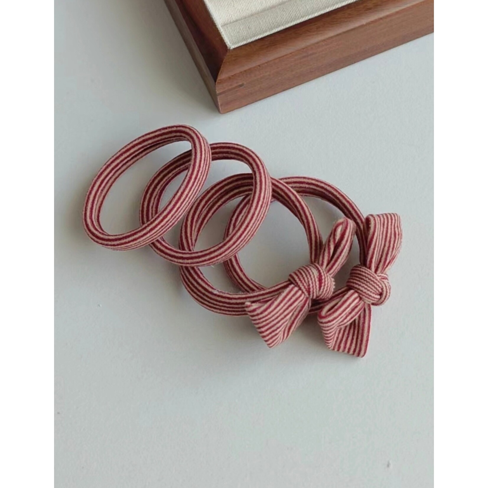 Adorro Red Striped Bow Seamless Hair Ties Set of 4